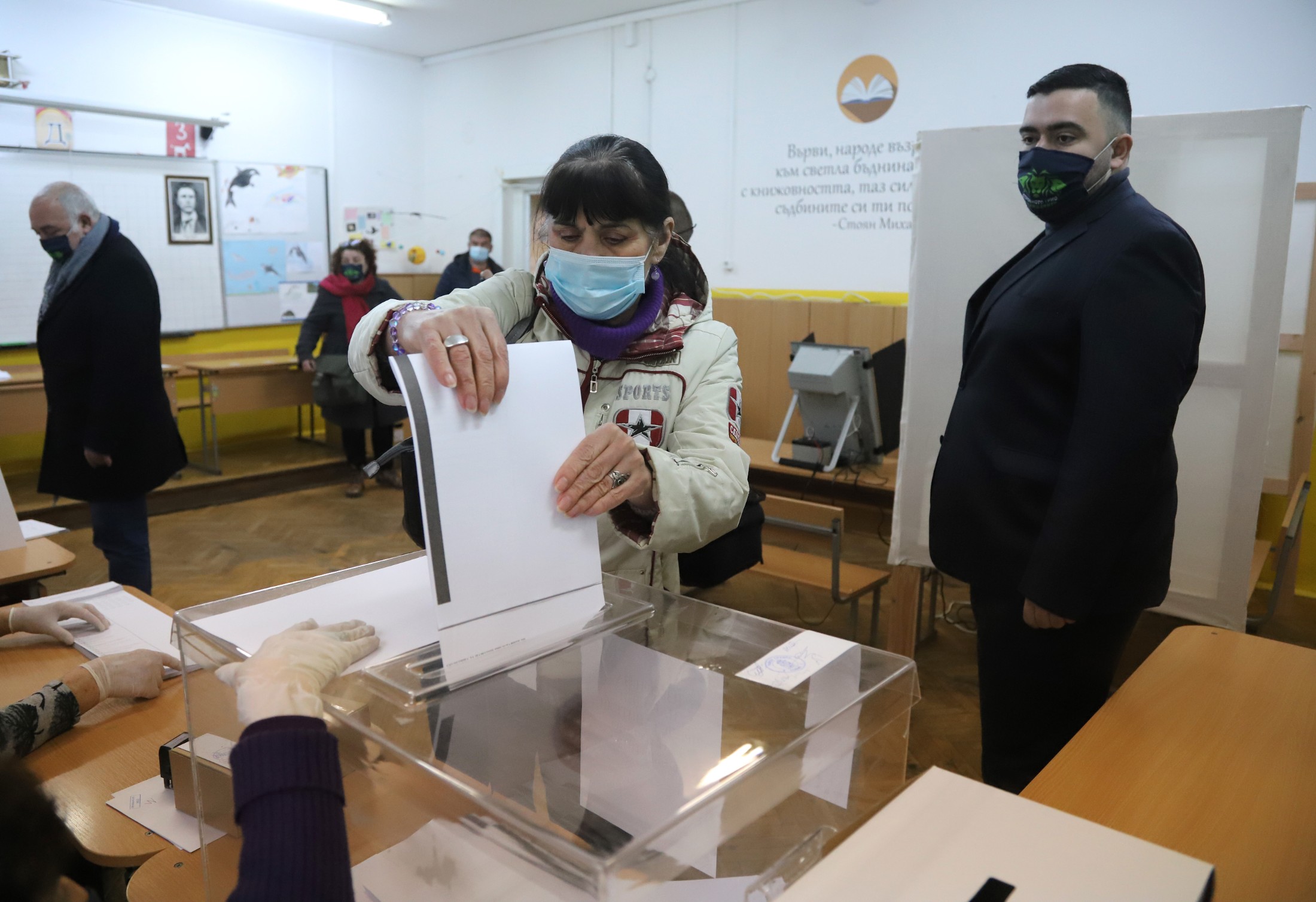 ЦИК: Към 17 часа избирателната активност е 39.99%