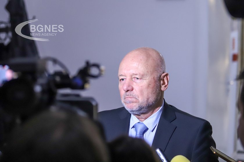 Тагарев: БТР-ите са категорично с отпаднала необходимост, армията не е проявила интерес към тях