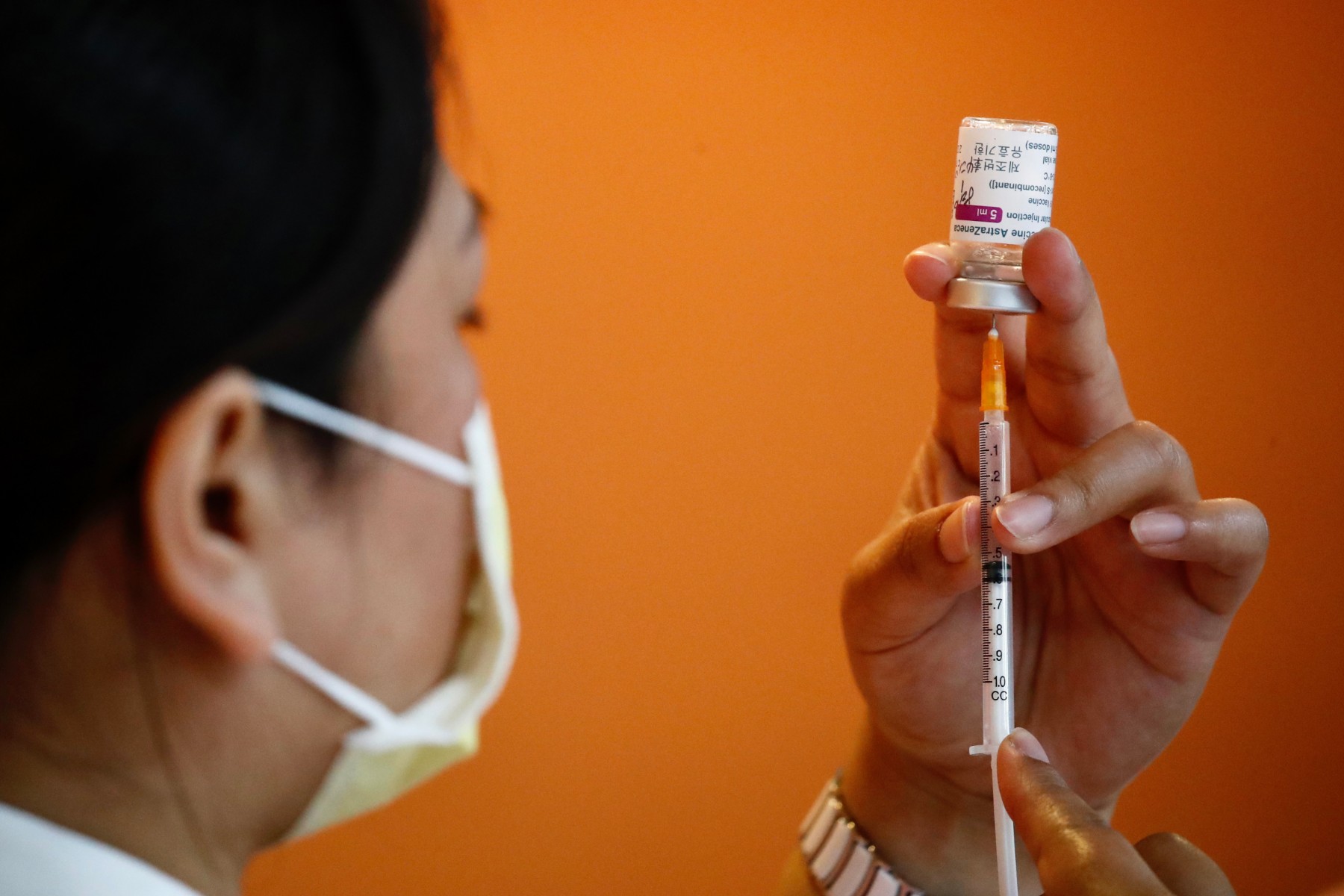 ЕМА препоръчва продължаване на ваксинацията с AstraZeneca като втора доза