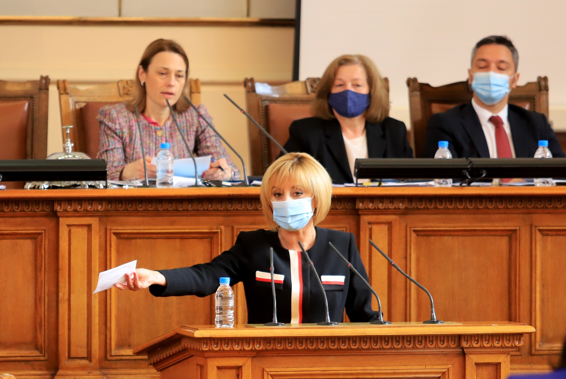 Бабикян и Манолова към Борисов: Не е страшно да се явите в парламента, той не е трибунал
