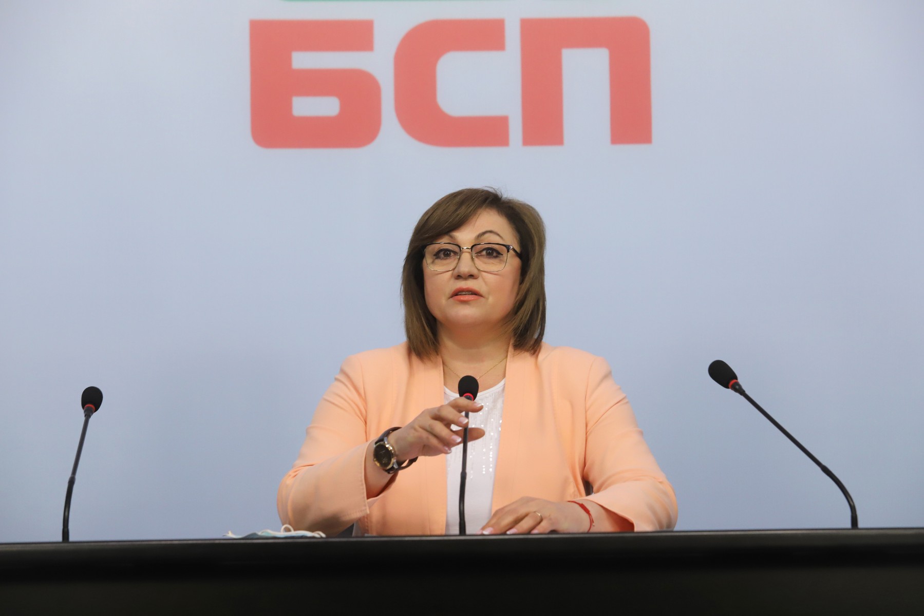 Корнелия Нинова: На 1 май ще решим за мандата