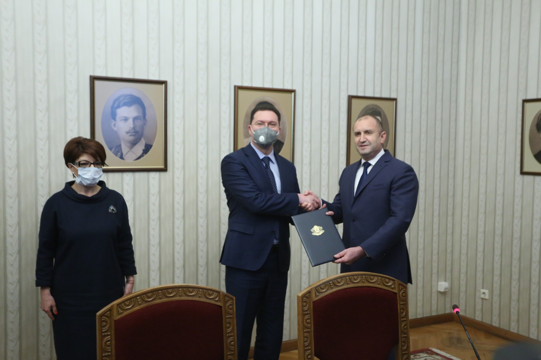 Румен Радев възложи на Даниел Митов да състави правителство