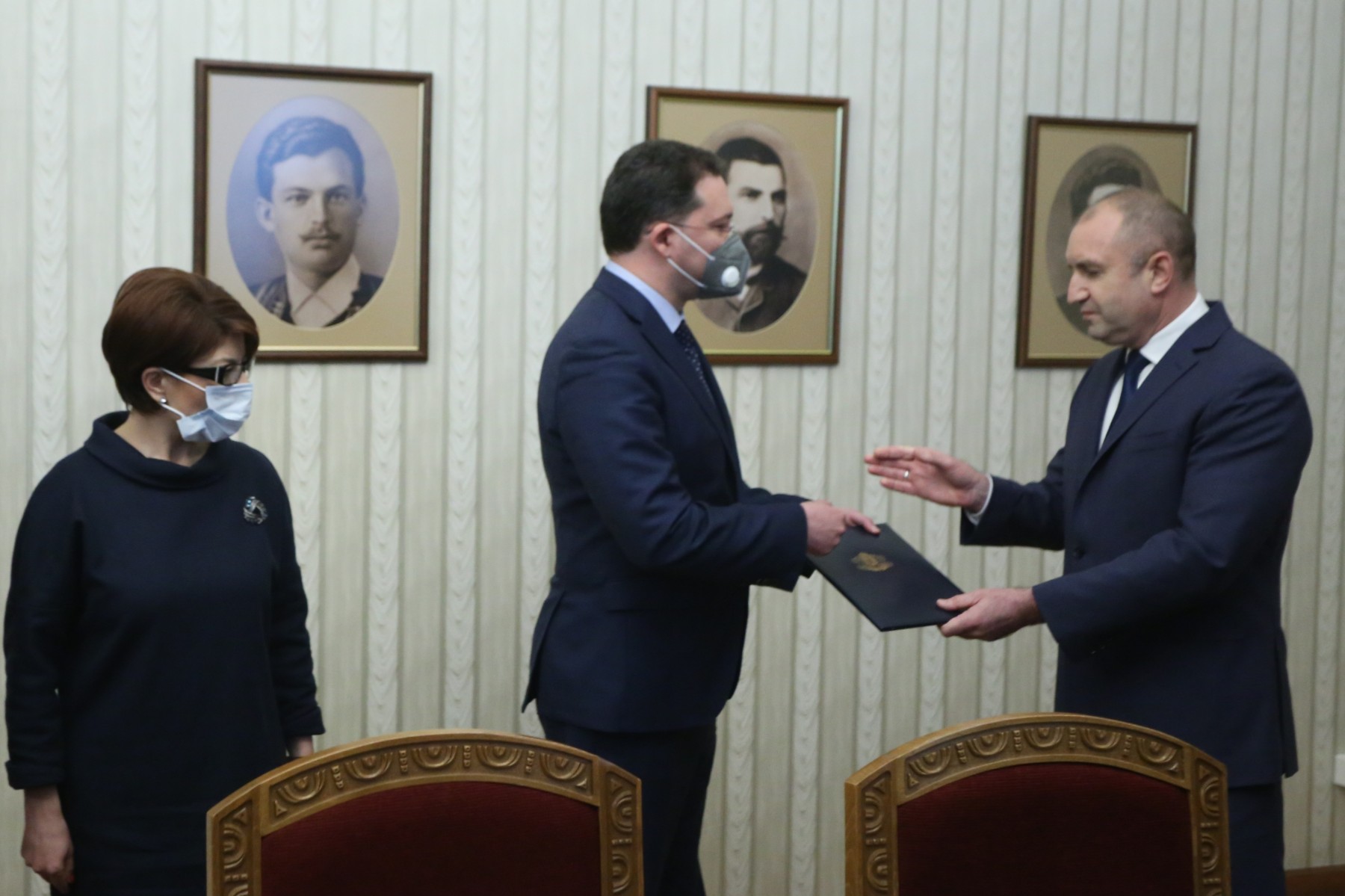 ГЕРБ решава да върнат ли мандата или да го внесат в парламента
