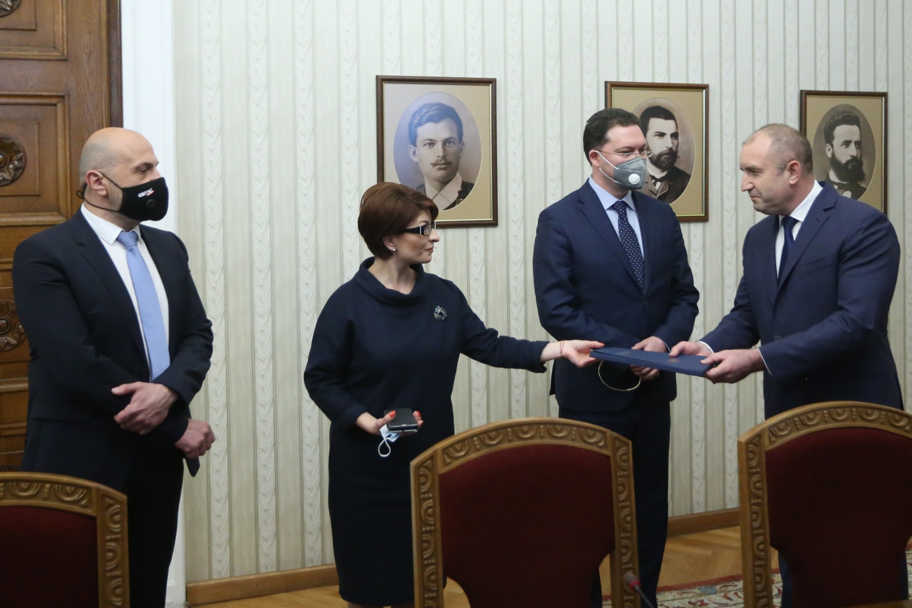 Радев ще връчи мандата на ГЕРБ в петък