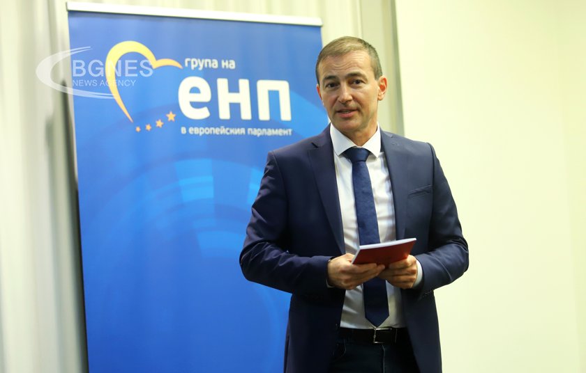 България ще постави пред РСМ и международните си партньори въпроса с недопускането на български граждани в страната