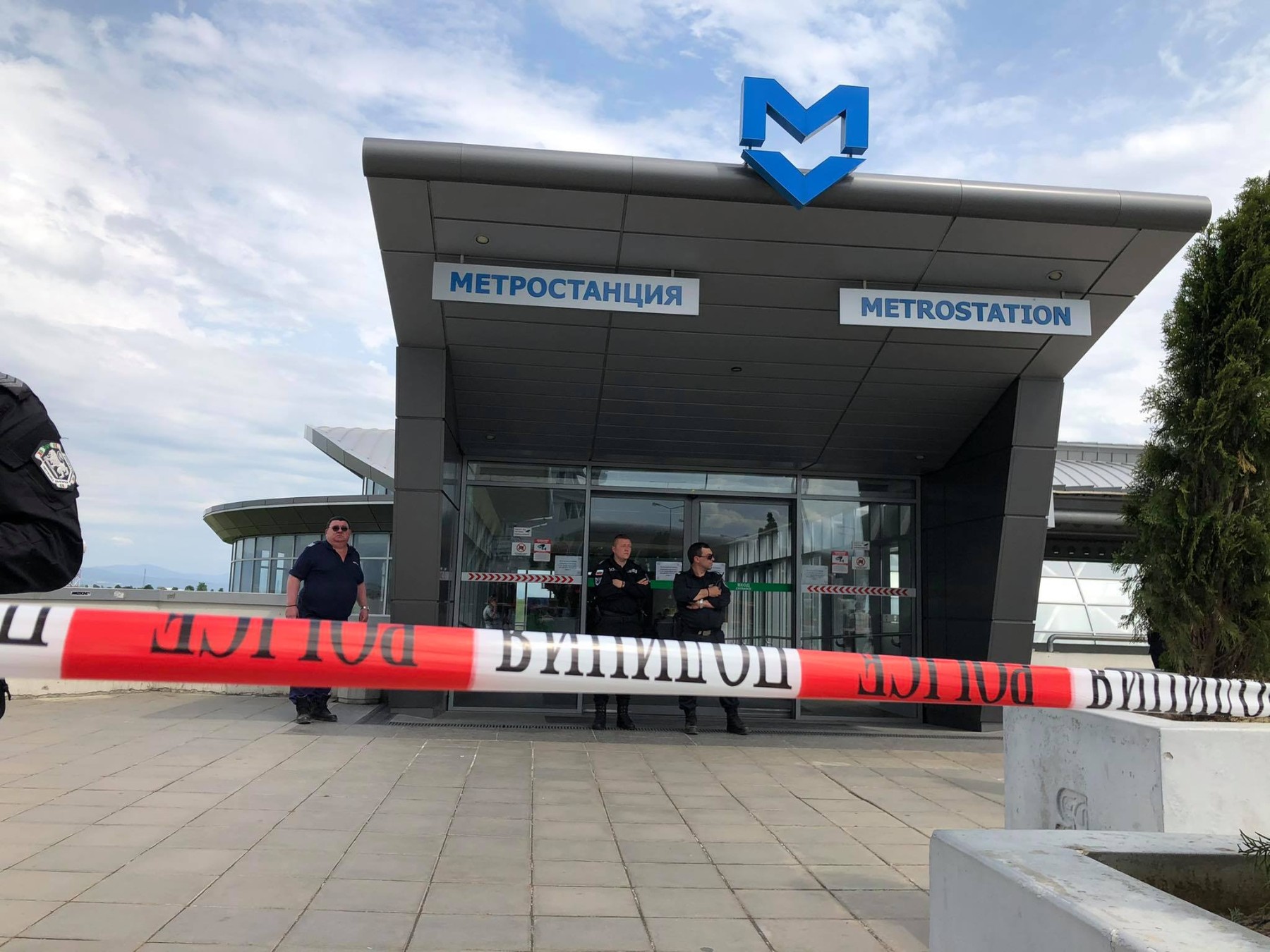 Стрелба в метрото: Жена е с няколко огнестрелни рани, мъж почина