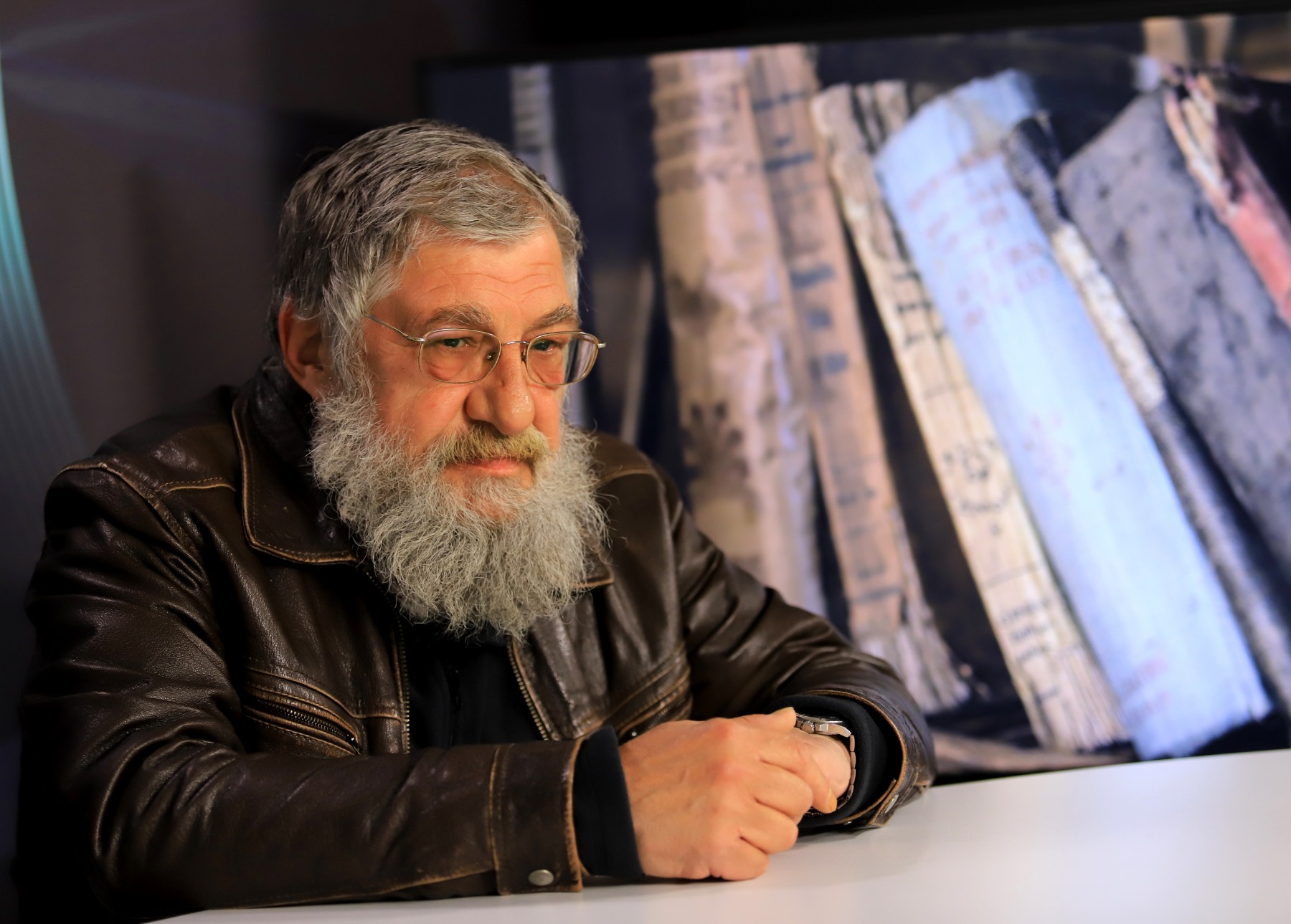 Деян Енев: Любовта към книгите е за цял живот