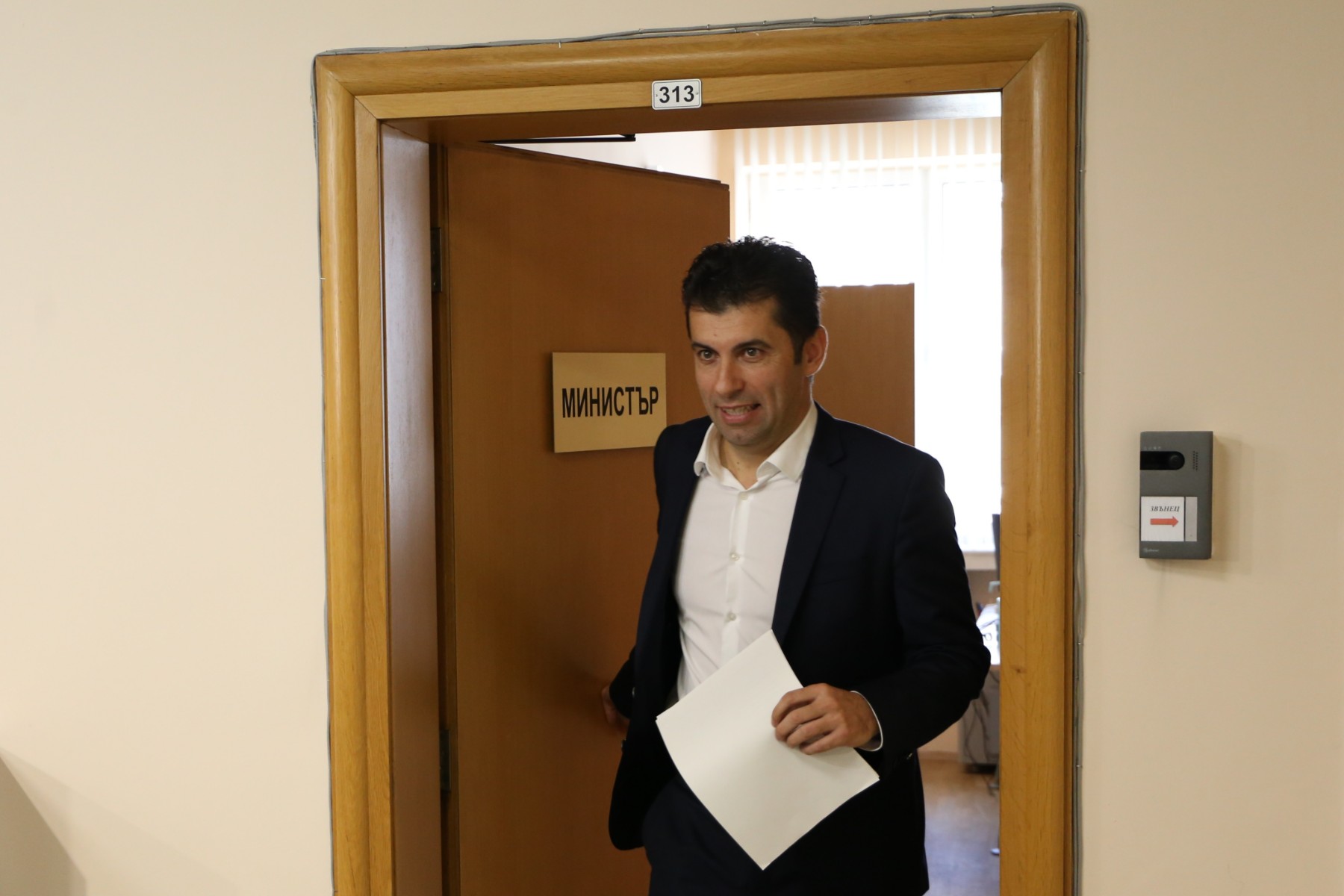 Кирил Петков кани на разговор фирмите с големи кредити от ББР
