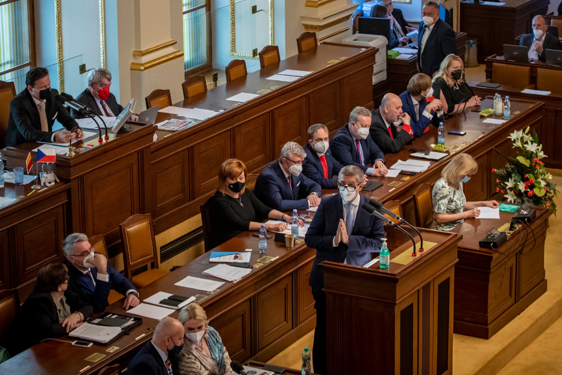 Кабинетът на Бабиш оцеля след вот на недоверие