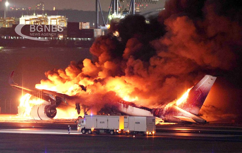 Пожар в самолет на Japan Airlines в Токио