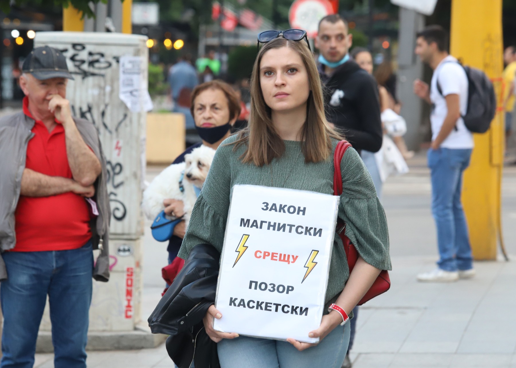 Протестиращите пред Съдебната палата събират подписи за оставката на Иван Гешев