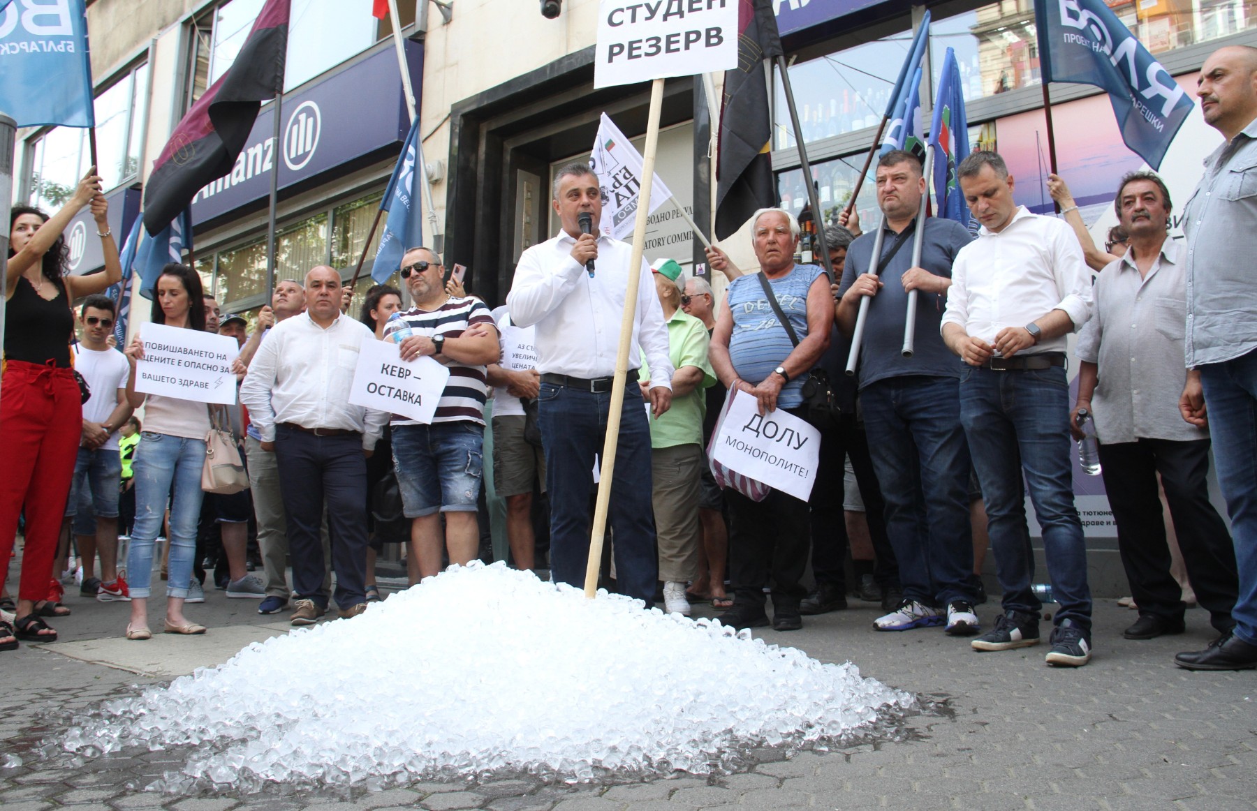 Протестиращи: КЕВР – слуги на монополистите