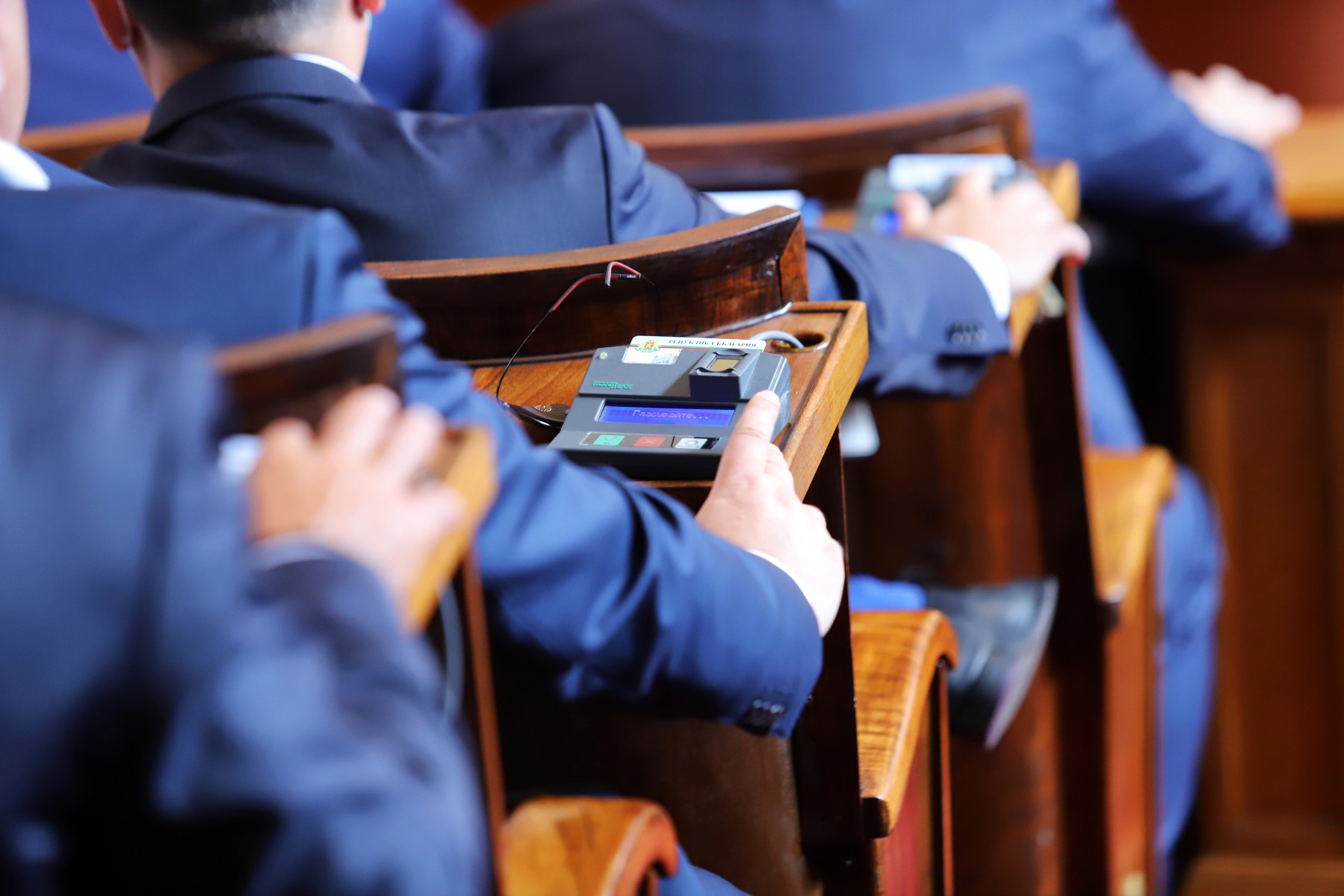 Комисия в парламента също ще проверява дали са подслушвани политици
