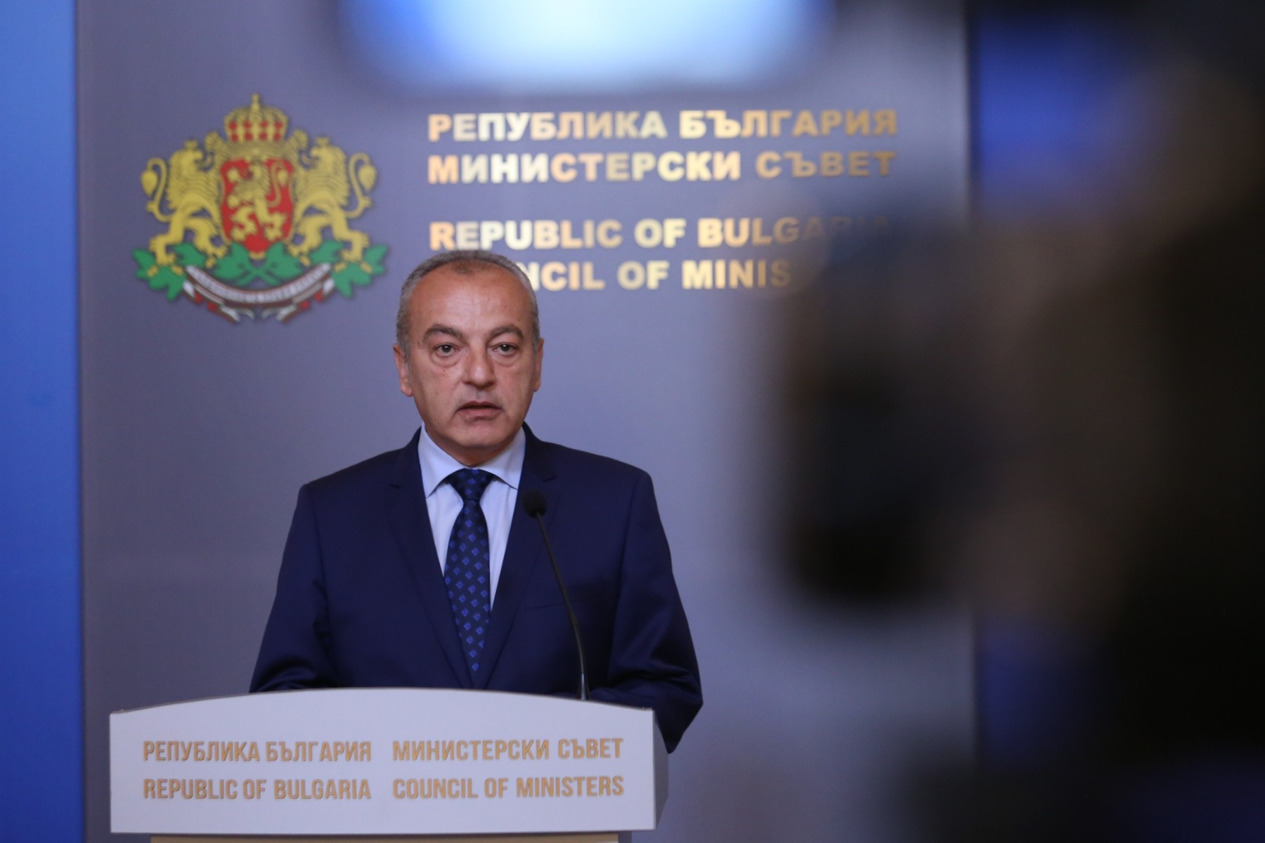 Донев: Случващото се отвън се пренася на българския пазар и само едно правителство не може да го овладаее