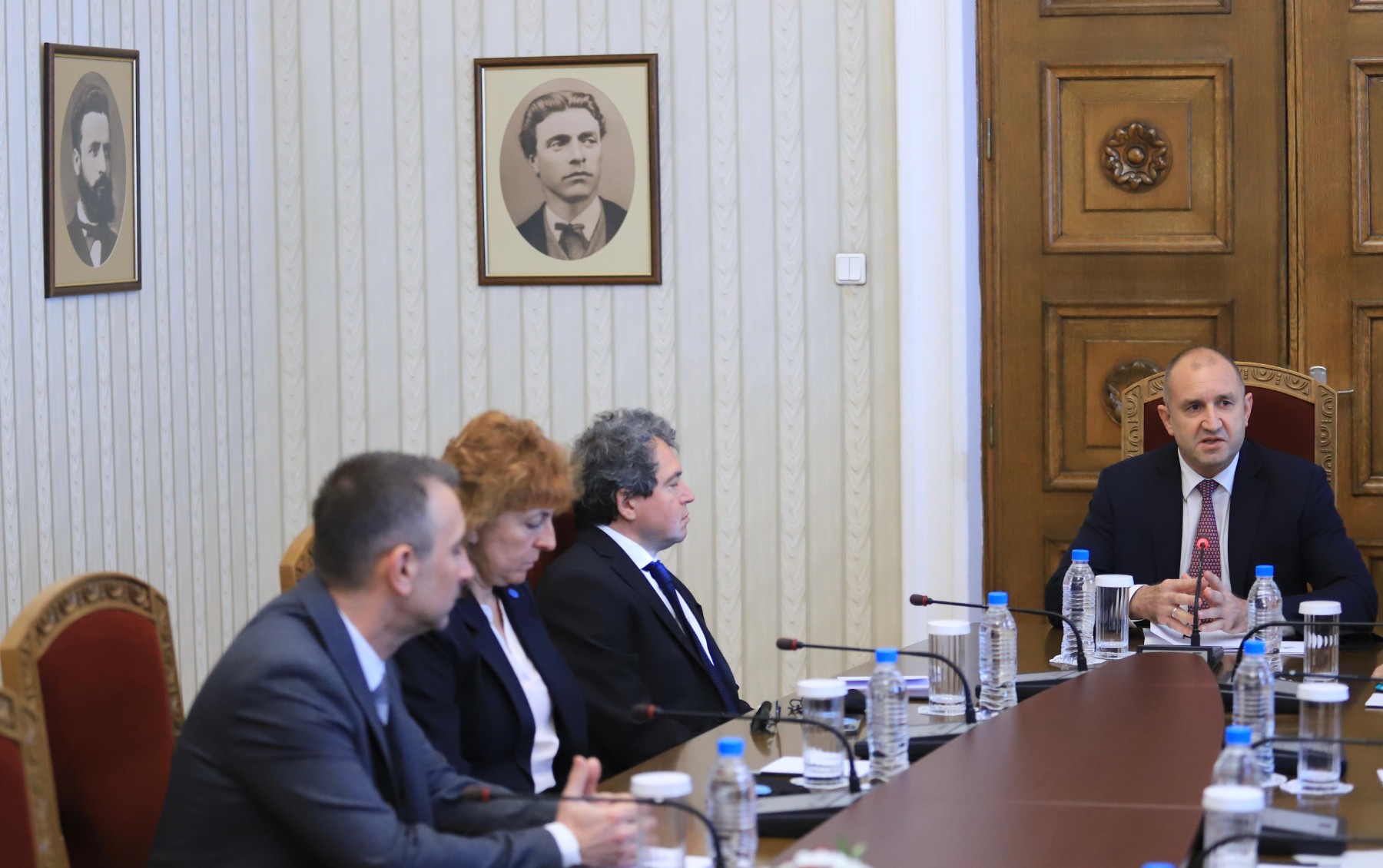 Радев ще проведе отново консултации преди втория и третия мандат