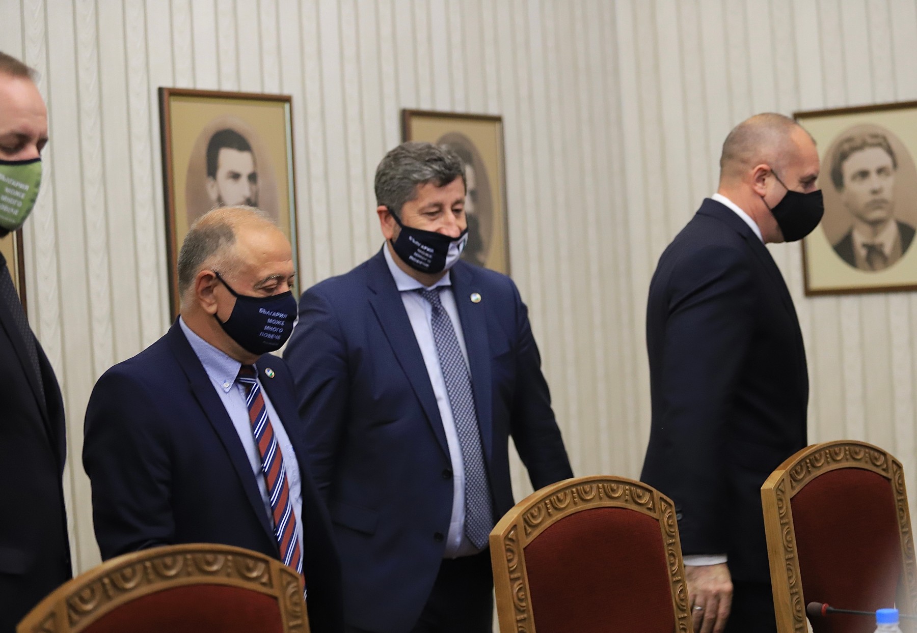 Продължават консултациите при Радев