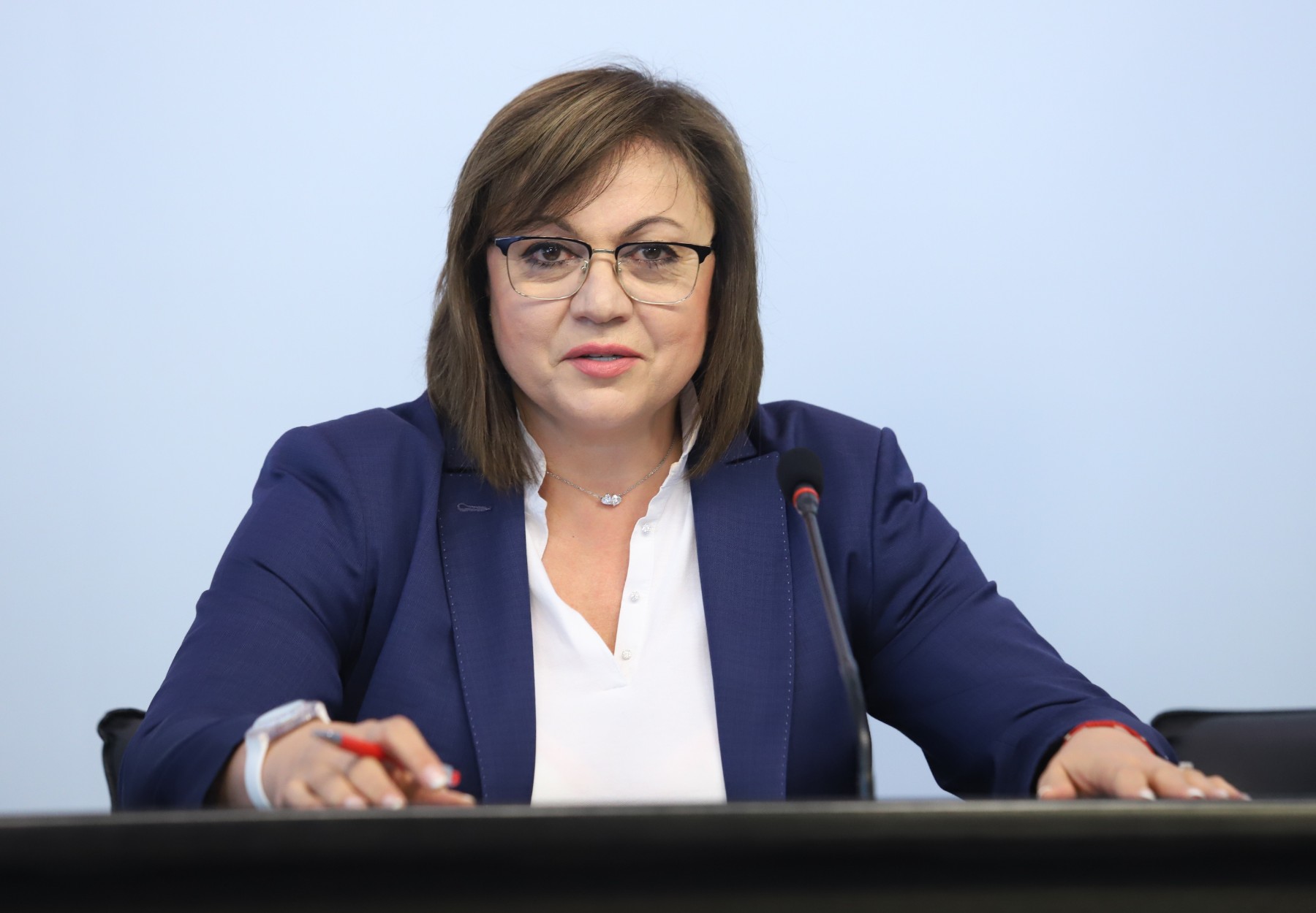 Нинова: Ако Петър Илиев не бъде оттеглен, няма да подкрепим кабинета
