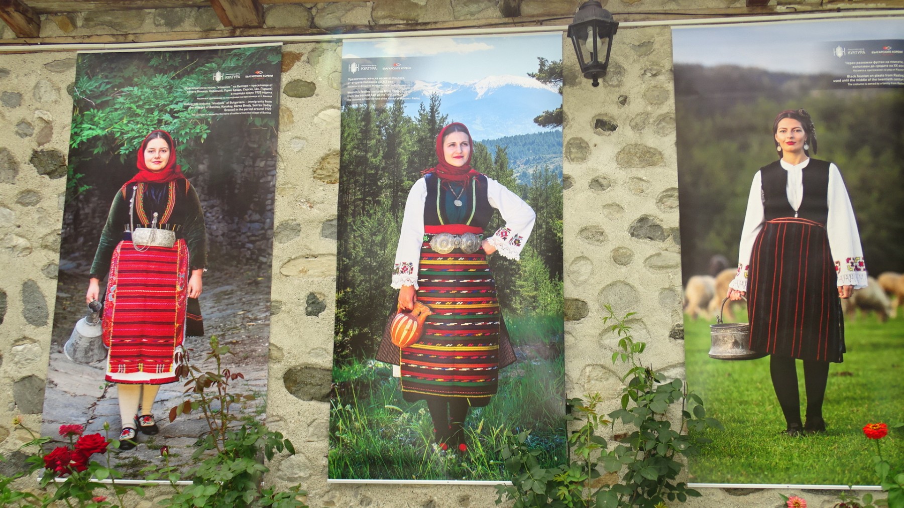 Фотоизложба в Разлог показва съхранените и автентичните народни носии