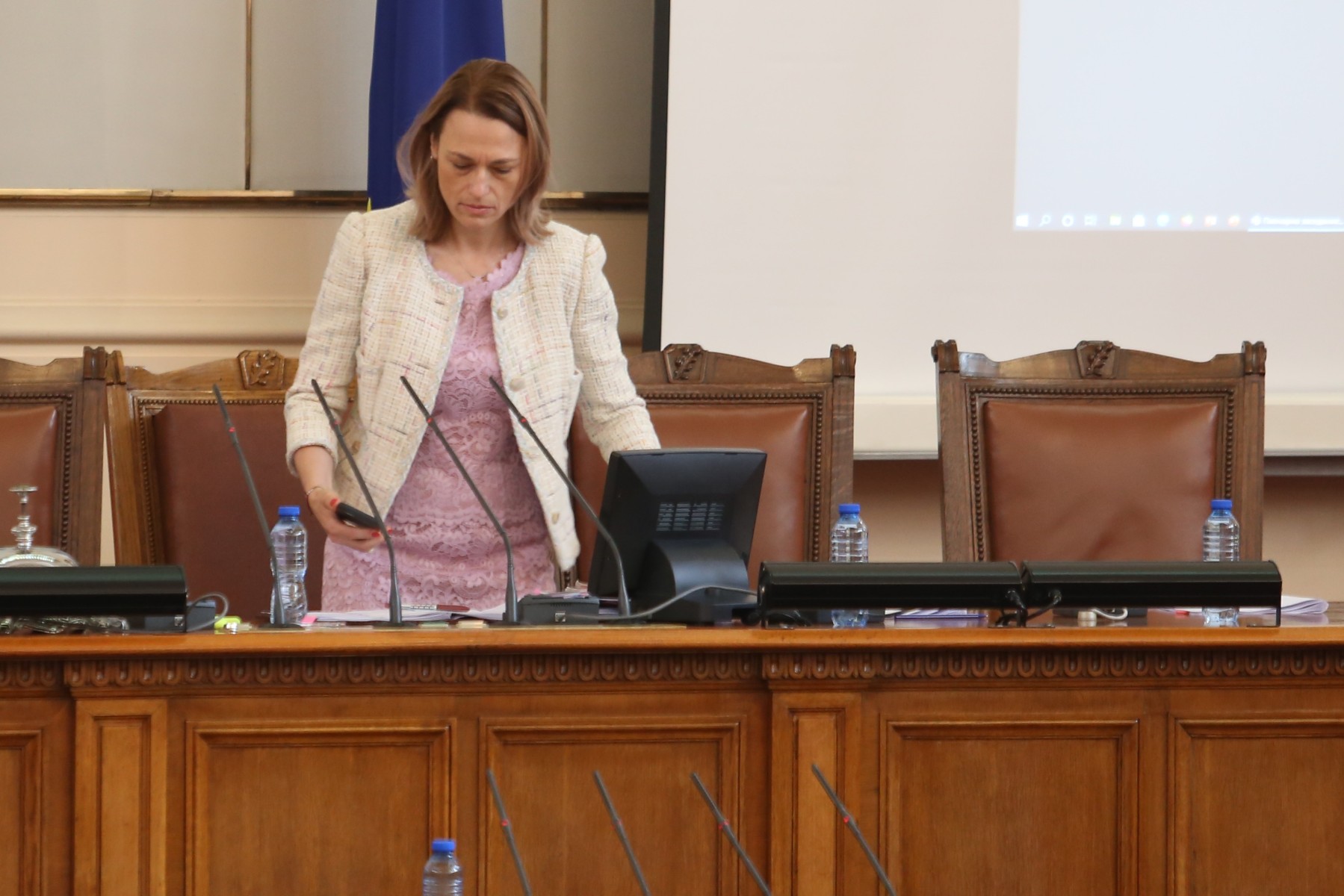 НС заседава извънредно заради кадрите от протестите