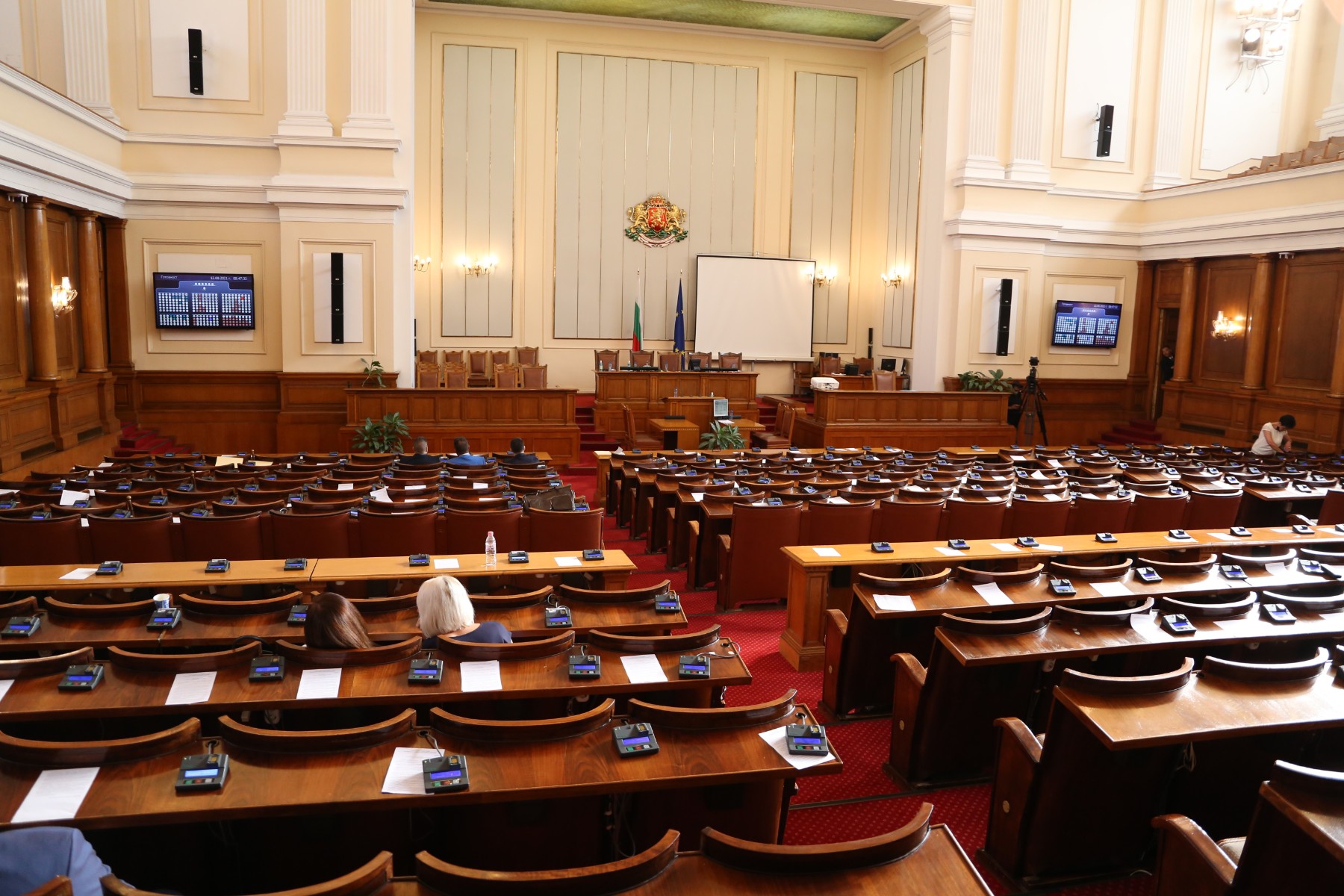Парламентът се захваща със създаване на постоянните комисии