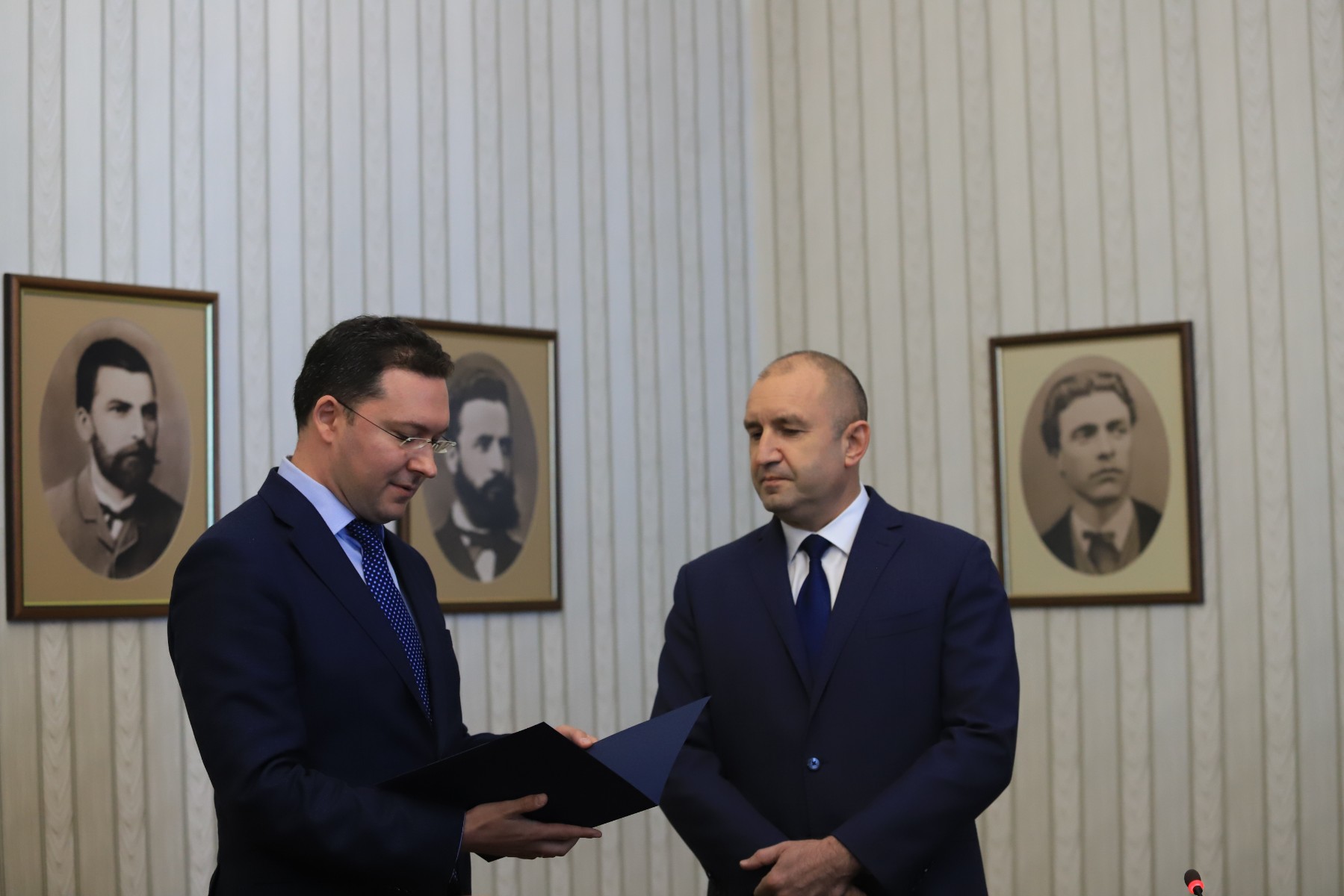 Митов върна мандата на Радев, президентът благодари за улеснението