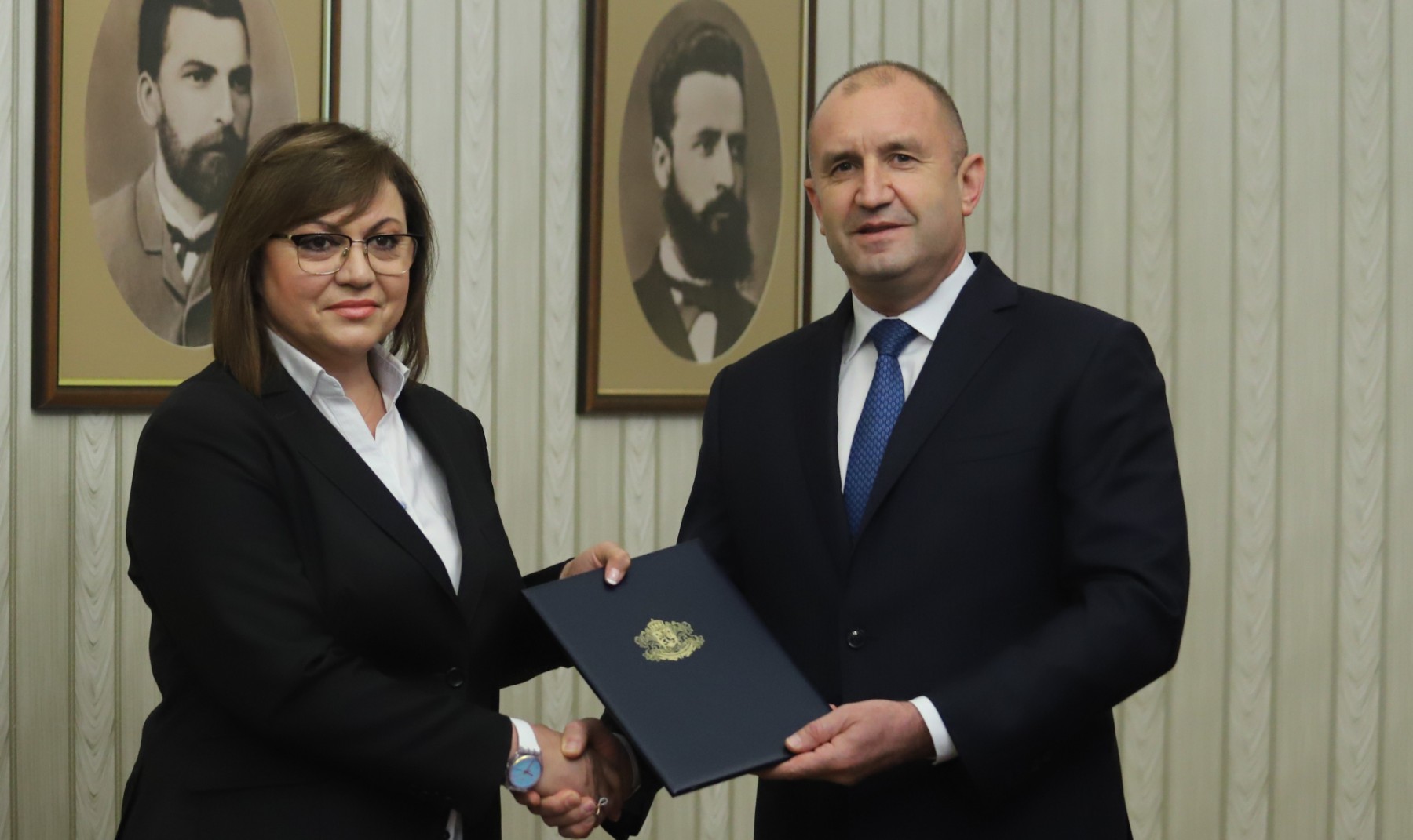 Радев връчва мандата на БСП