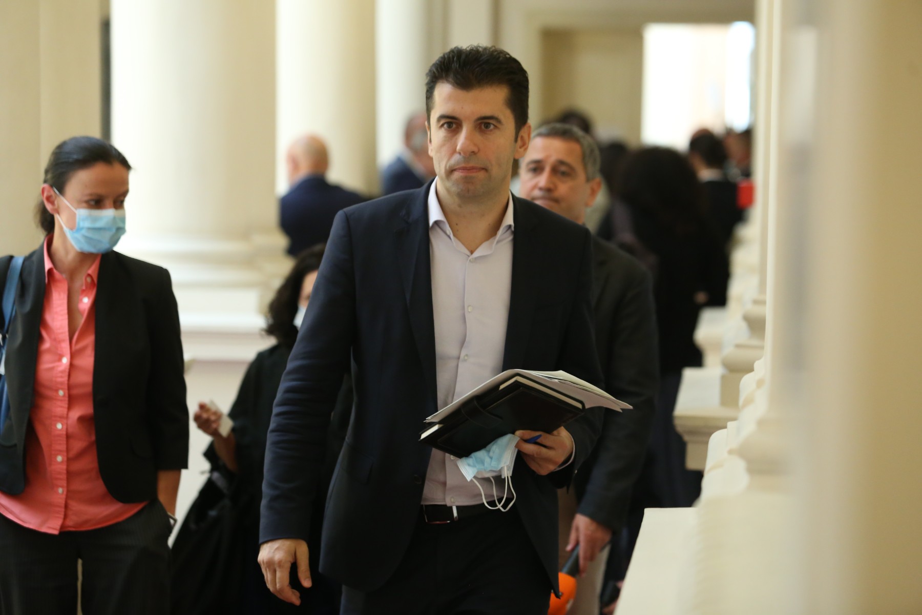 Петков и Василев не правят и говорят за партия докато са министри