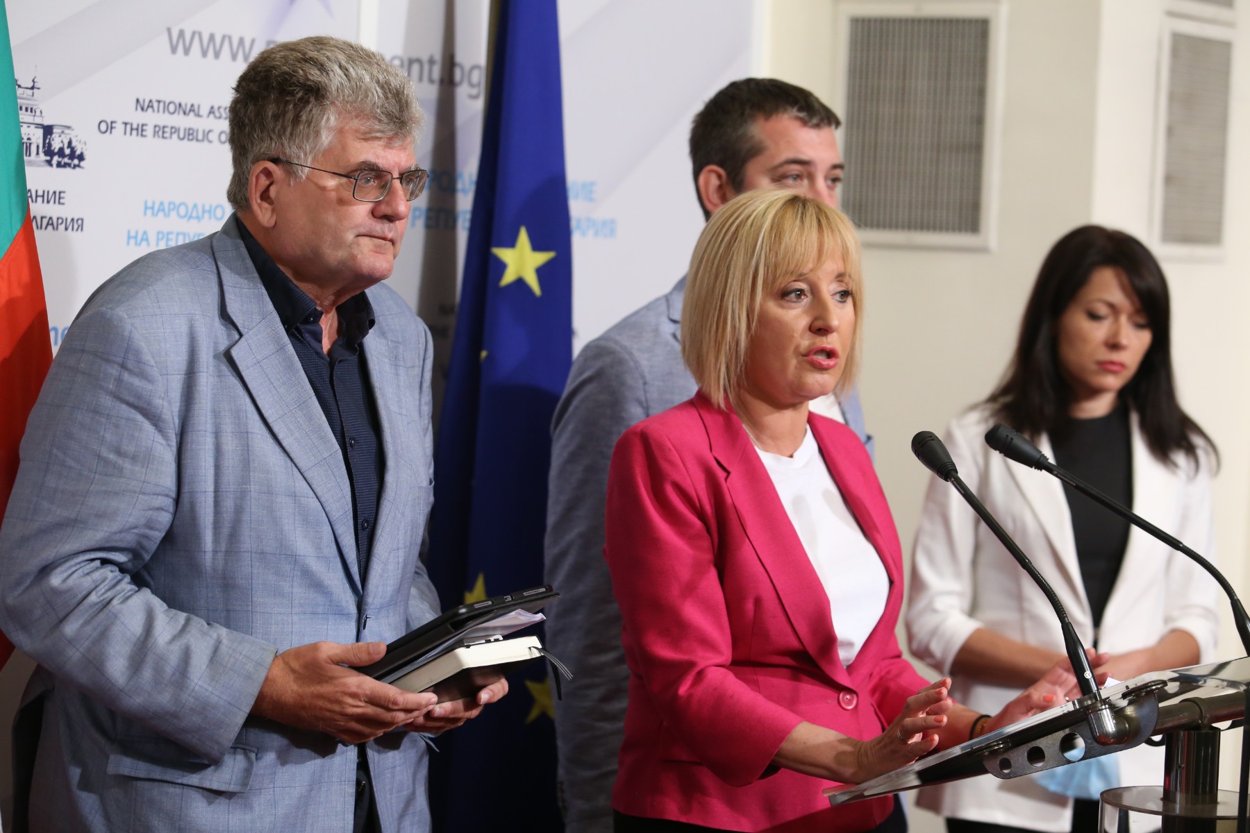 Манолова: Фандъкова да каже от трибуната на НС, че 1 млн. софиянци няма да останат без парно и топла вода