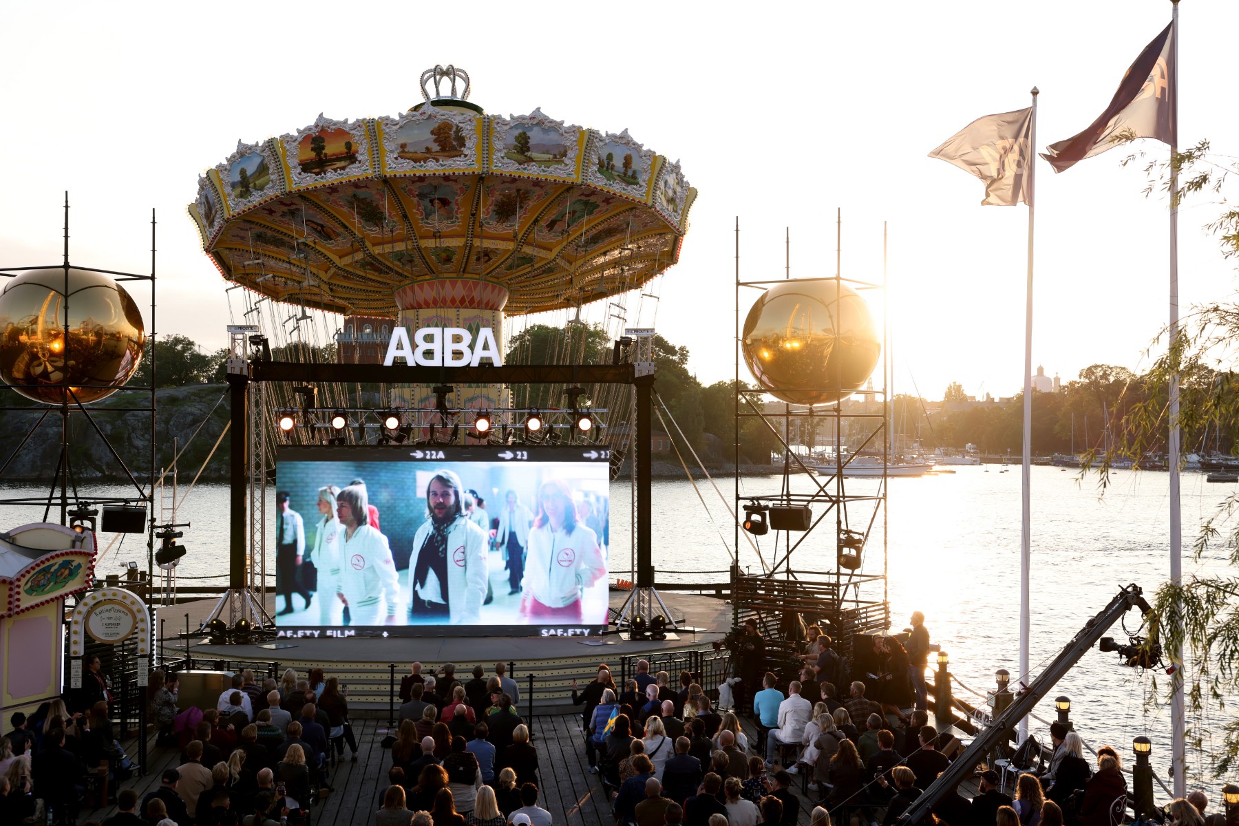Новият албум на ABBA счупи рекордите по онлайн поръчки