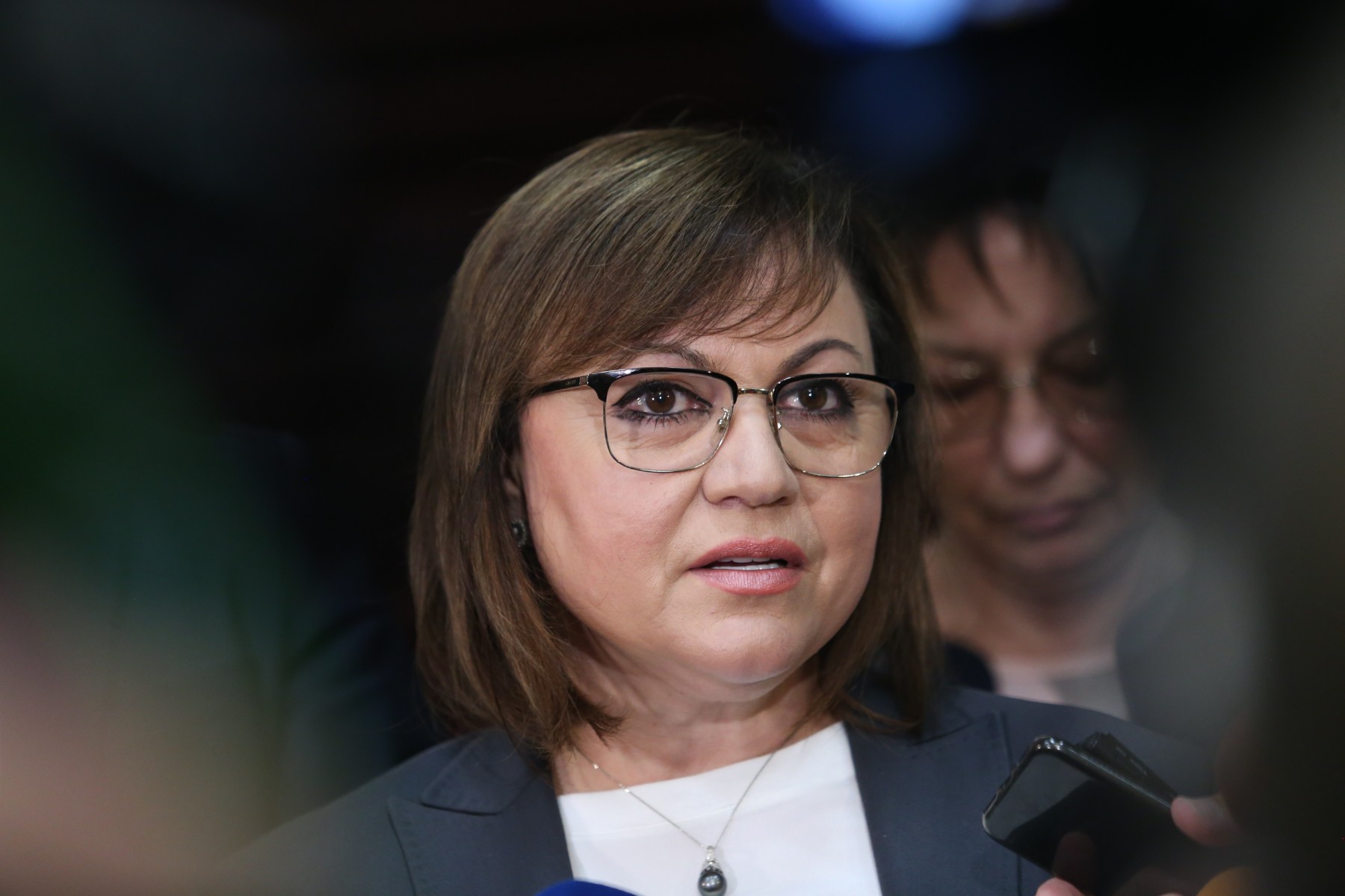 Нинова към Радев: Защо така яростно нападате собственото си отроче