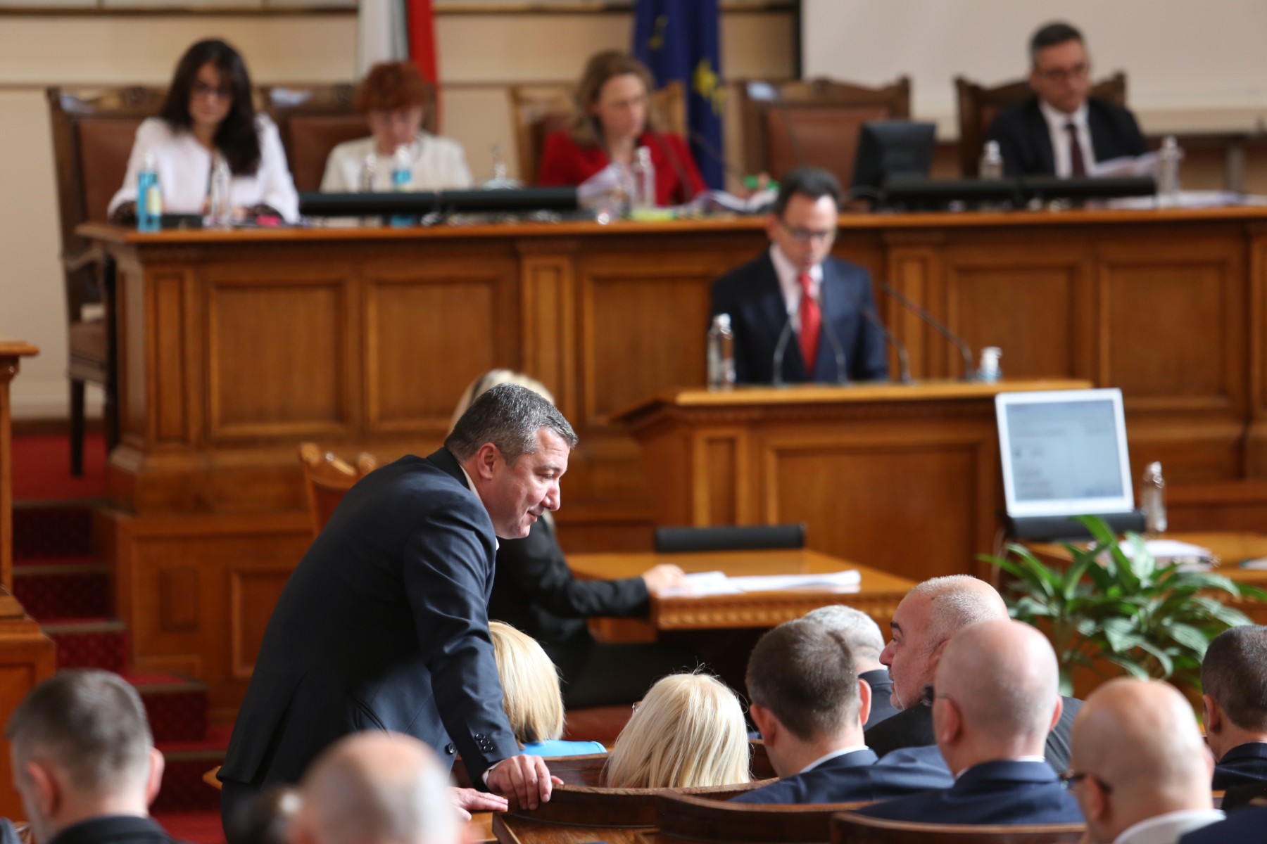 Бюрото за защита отново противопостави депутатите