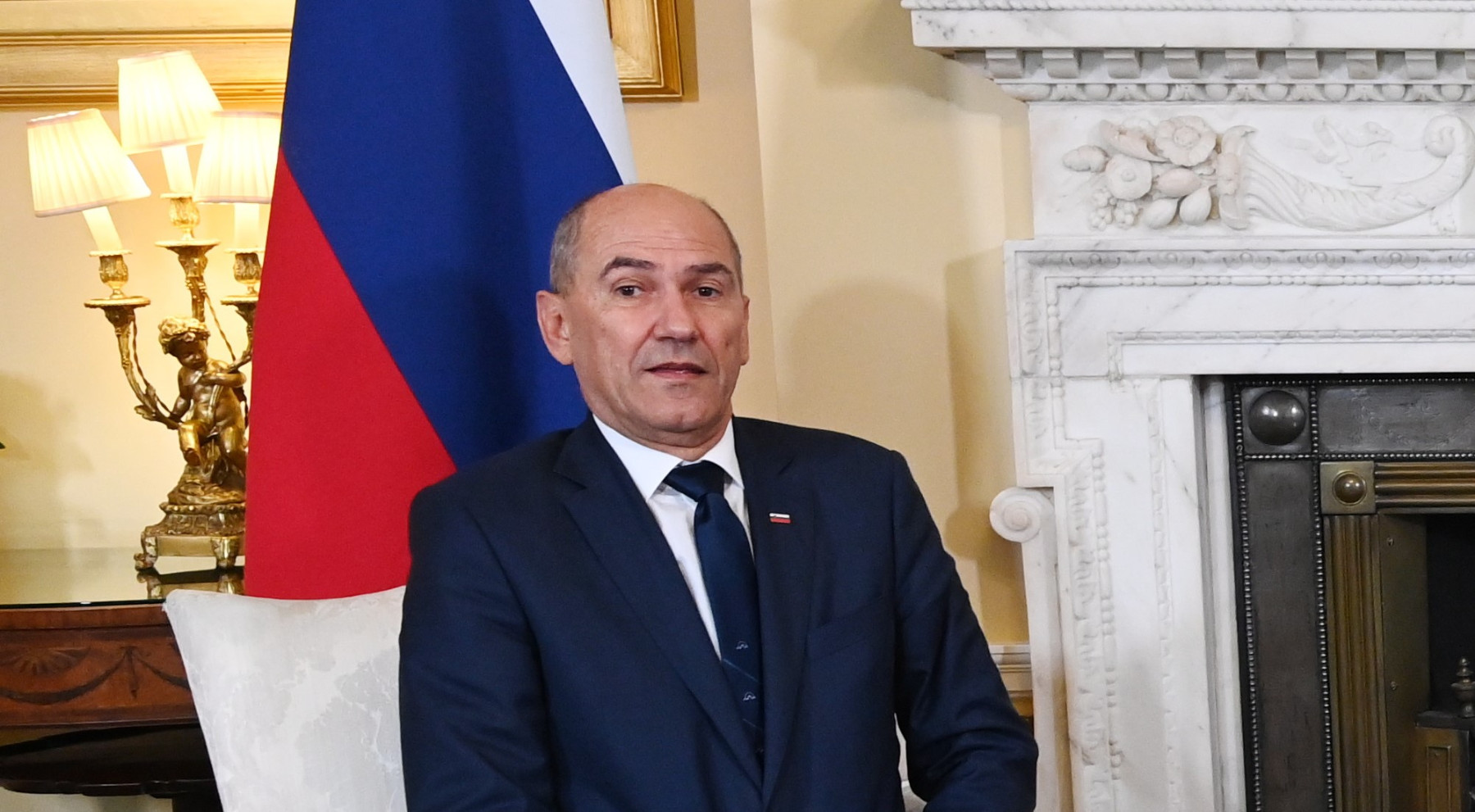 Критики към Янша, атакувал в туит евродепутати, нарича ги „соросоиди“