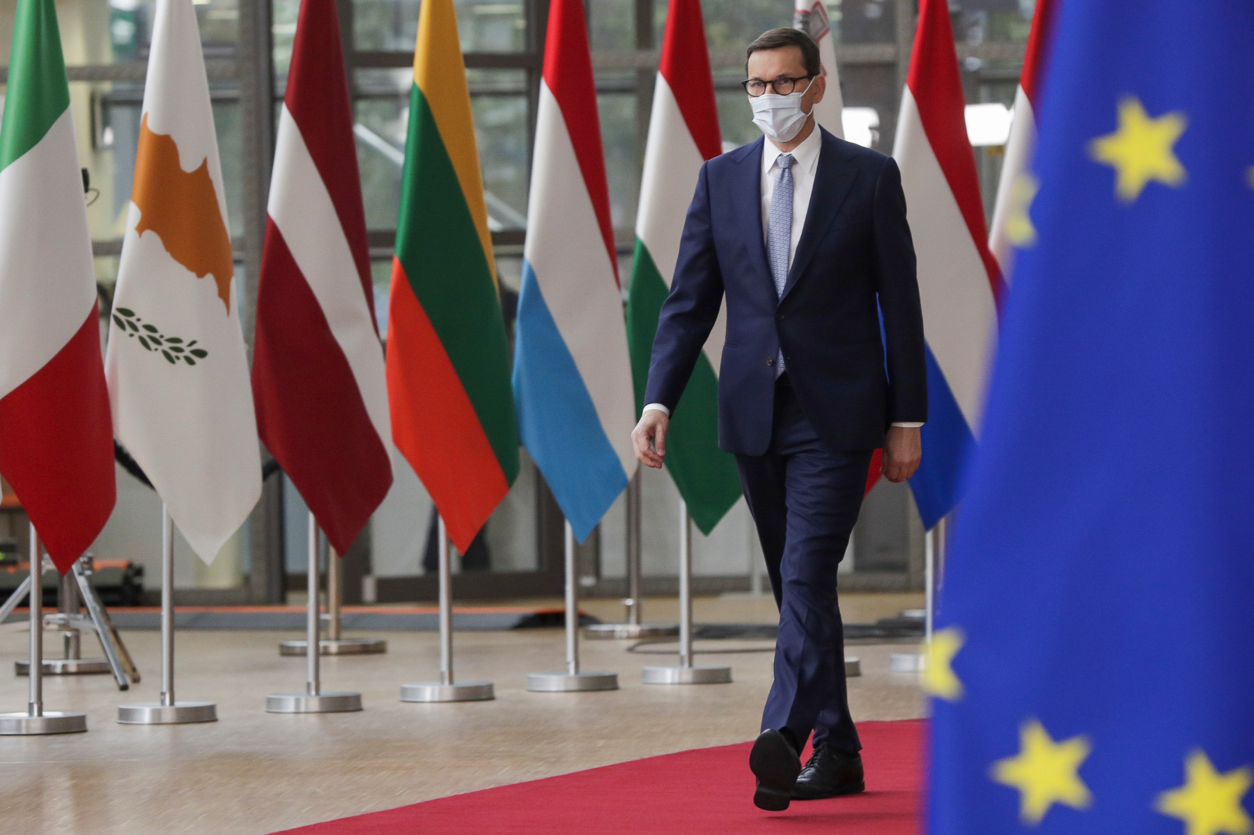 Европейският парламент наказа Полша