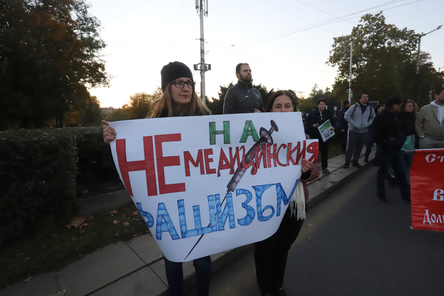 Антиваксърите се заеха с прокремълска пропаганда