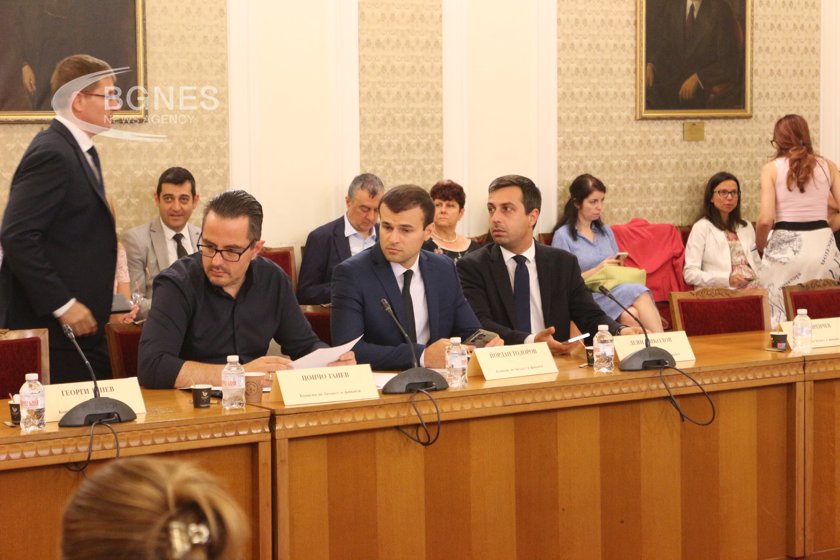 Депутатите одобриха увеличение на заплатите на служители в МВР, БАБХ, ИАГ, БНР, ГДО, АМ, РЗИ