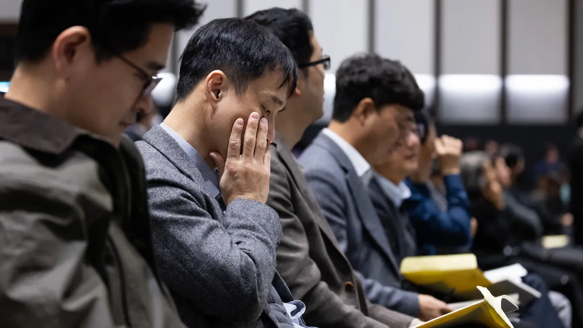 9 от 10-те най-продавани книги в Южна Корея в момента са на Нобеловия лауреат Хан Канг