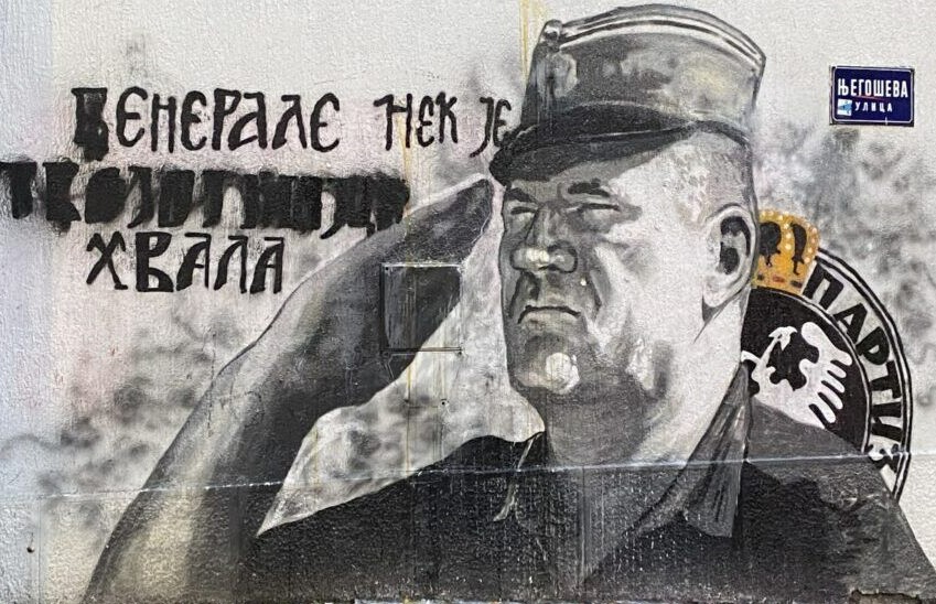 "Фигаро": В Сърбия на Вучич господства зловещ култ към ген. Младич
