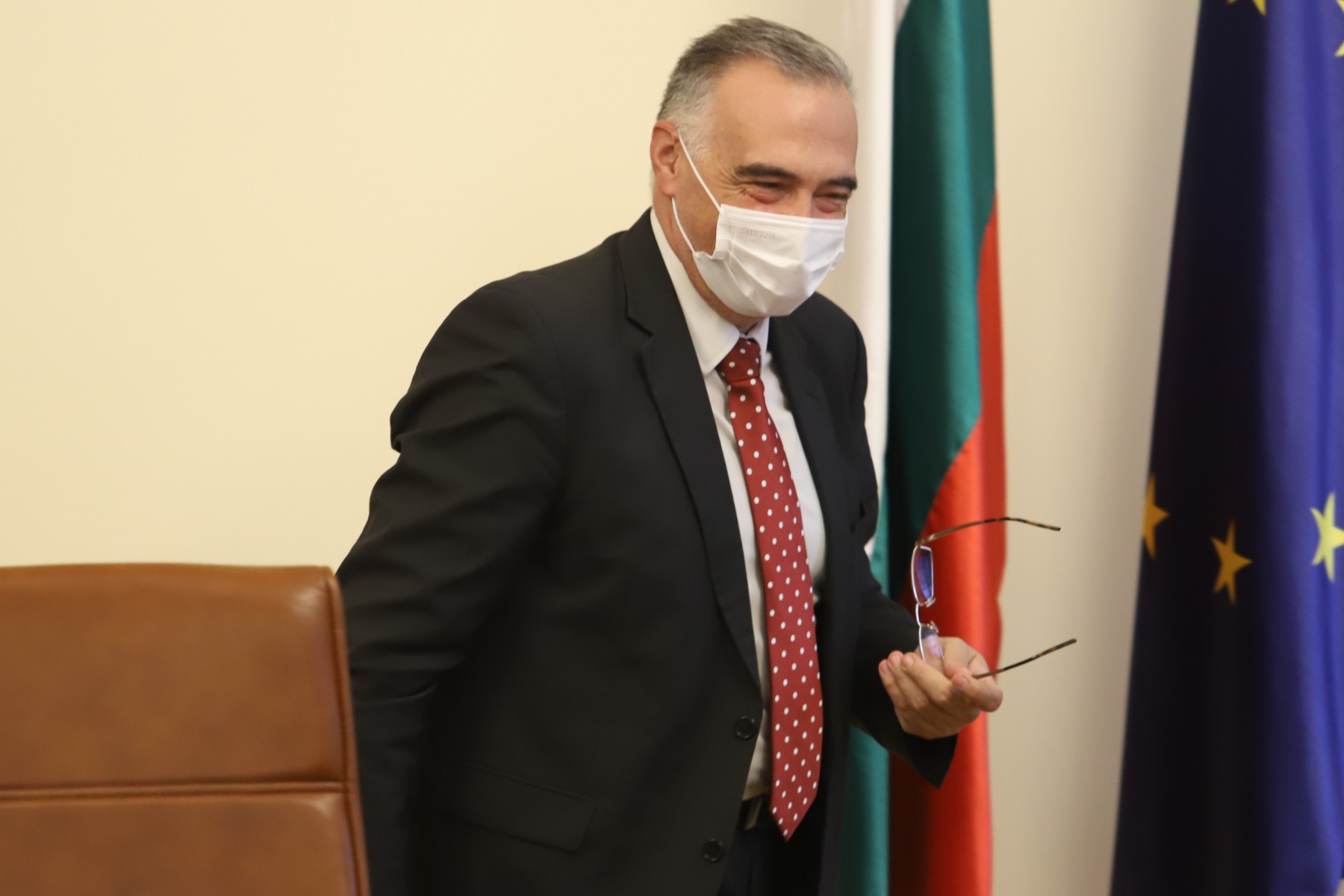 Антон Кутев подаде оставка като говорител на служебния кабинет