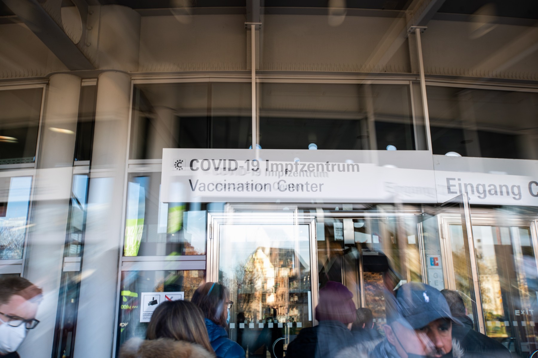 66% от населението на ЕС е напълно ваксинирано срещу COVID-19