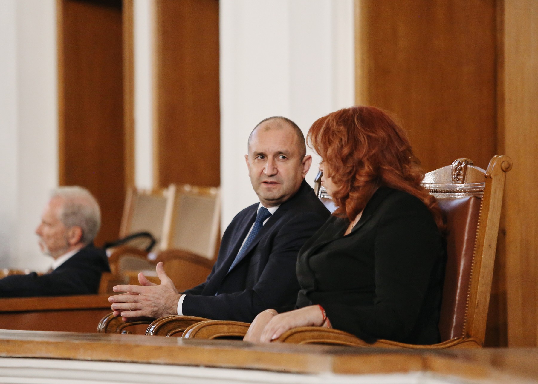 Радев и Йотова ще положат клетва пред парламента в сряда
