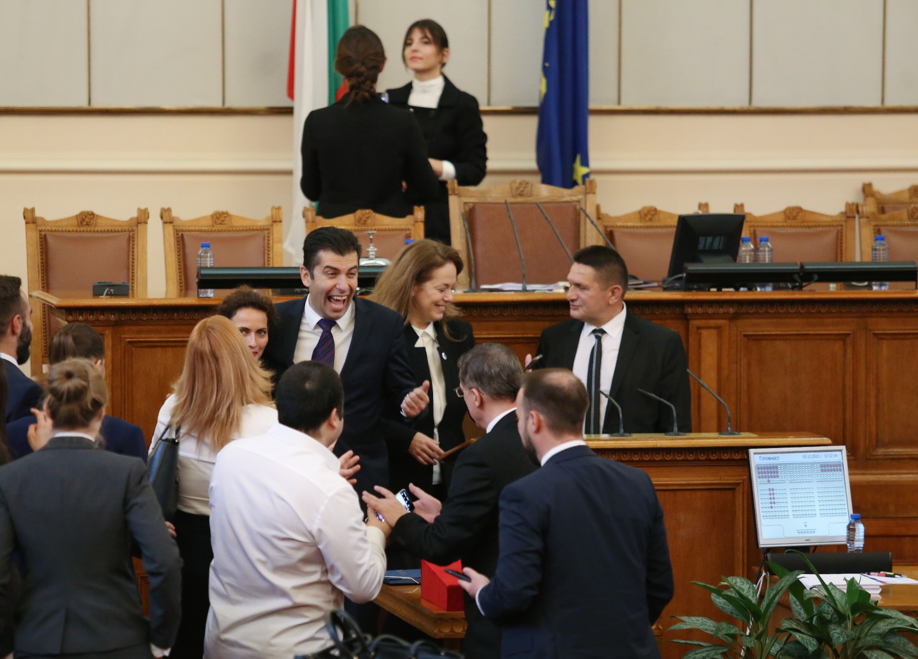 „Маркет линкс“: Петков и ПП с над двойно повисок рейтинг от Борисов и ГЕРБ