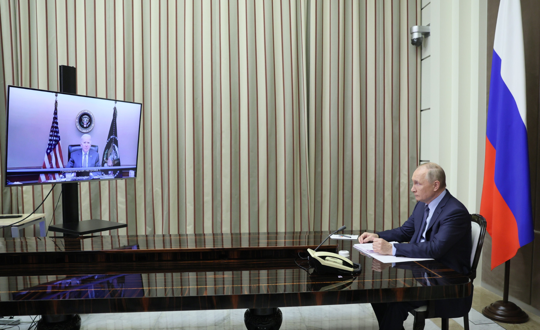 Байдън и Путин си размениха предупреждения за Украйна