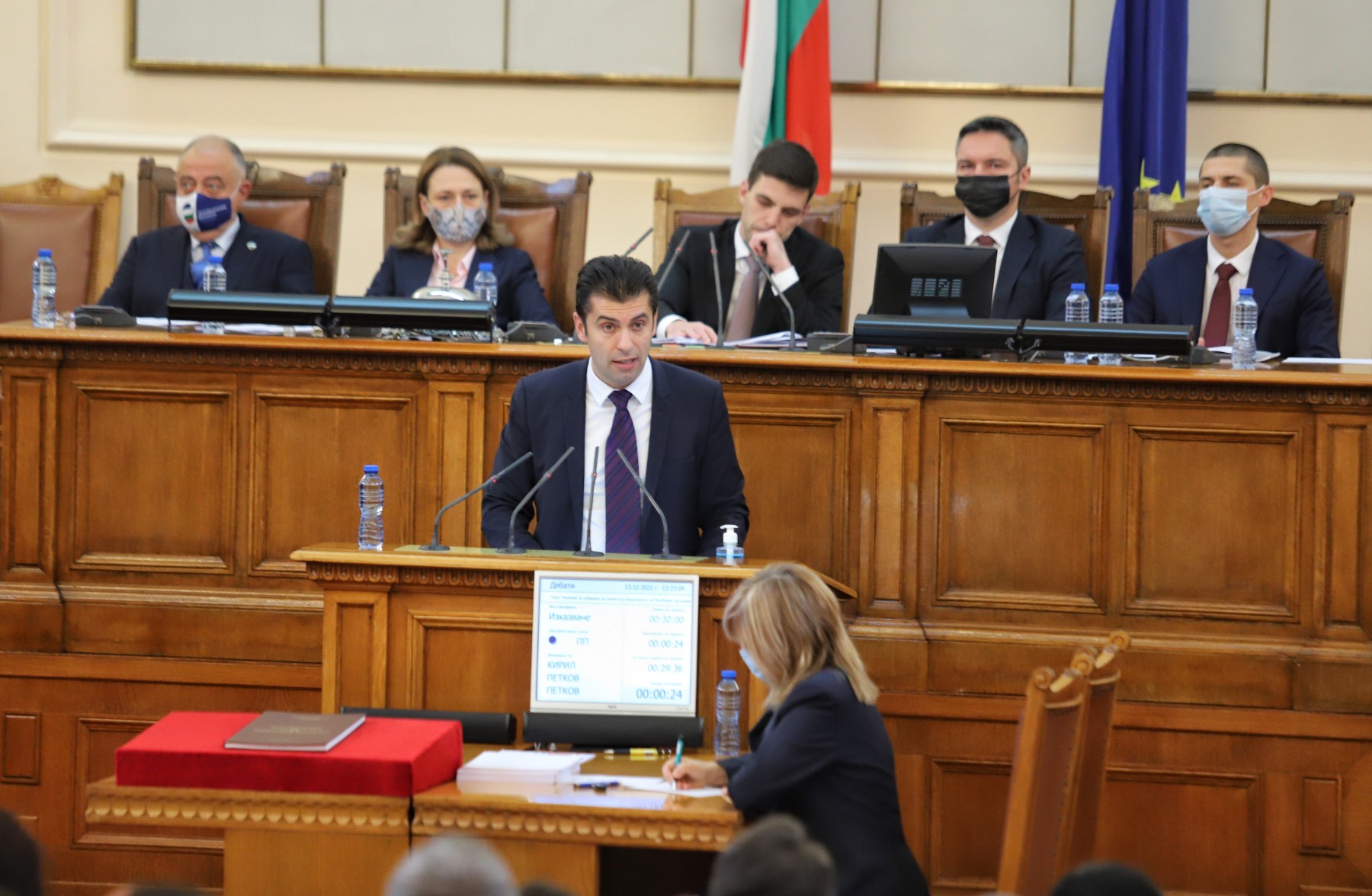 Петков и вицепремиери на блиц контрол в парламента