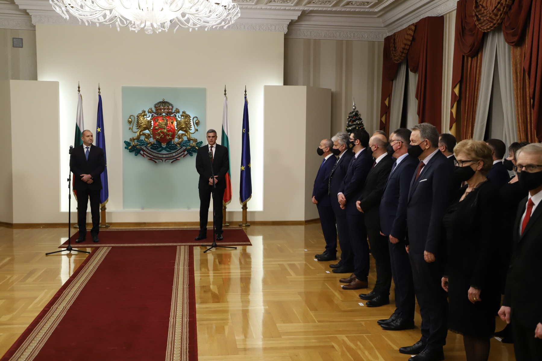 Радев: Нападките към служебното правителство са отличен атестат за работата му