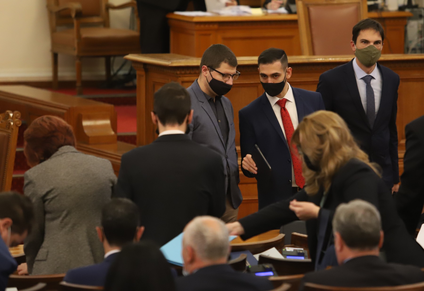 Остри спорове в парламента за цените на тока