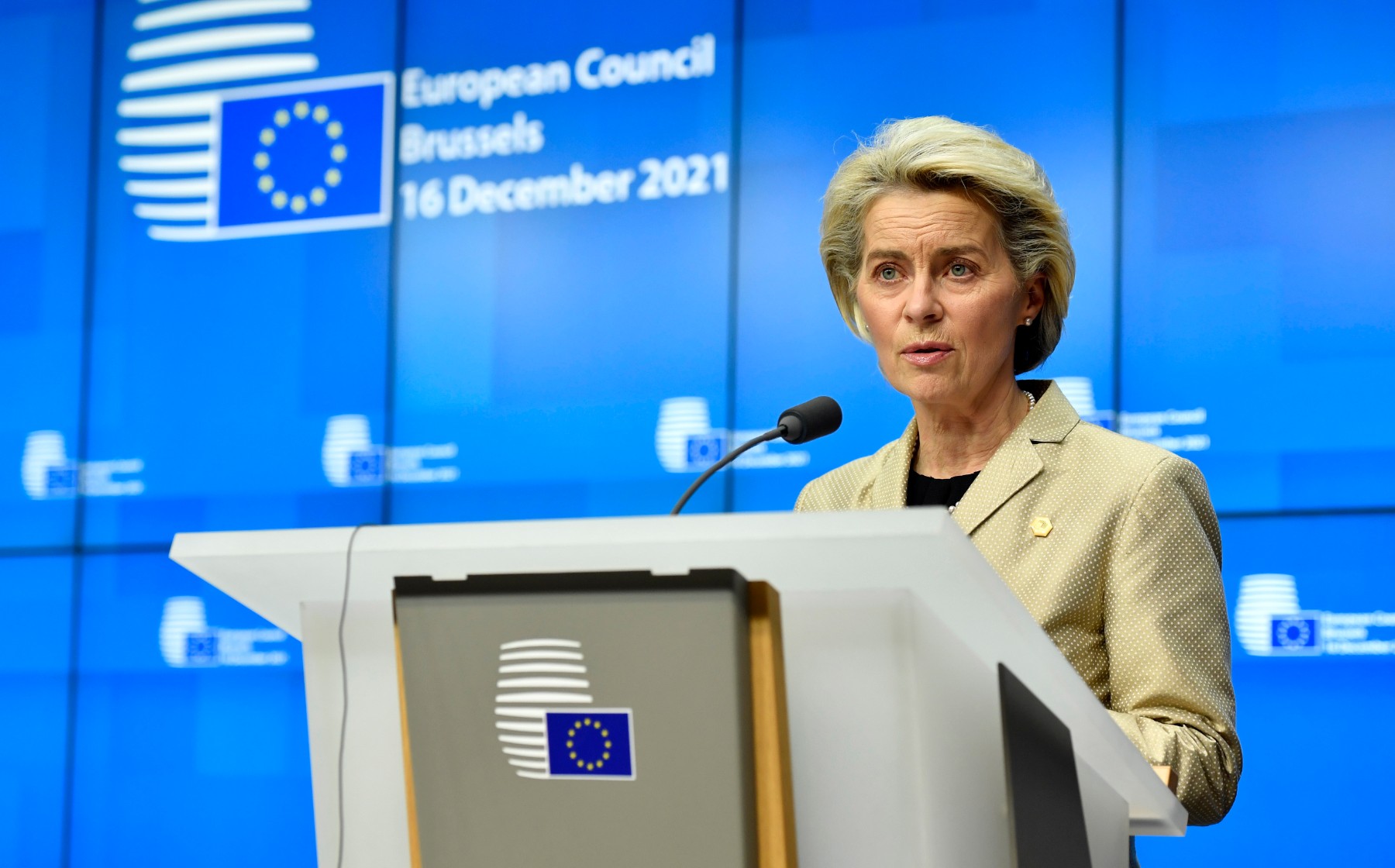 ЕС поръчва над 180 млн. дози ваксина, адаптирана за Омикрон