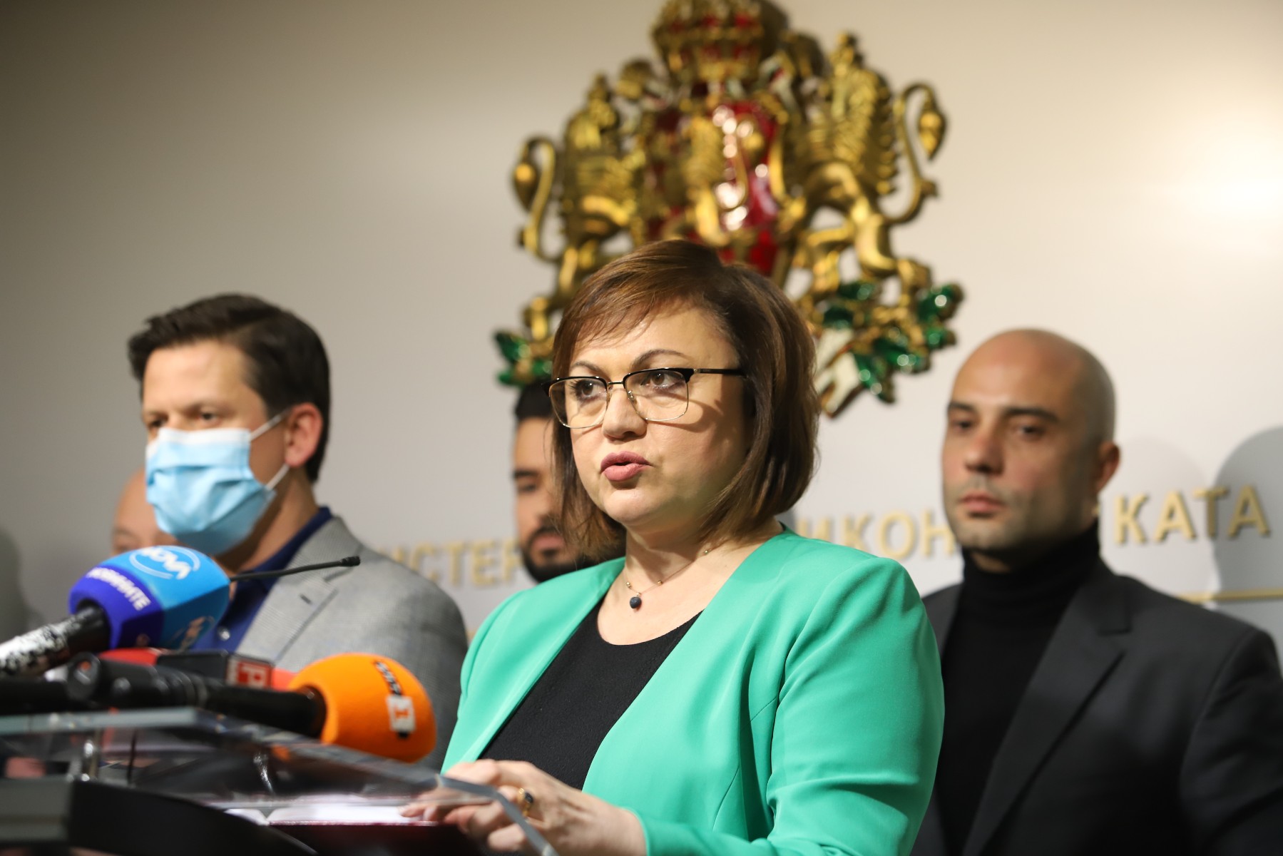 Нинова: Забраняваме намерението на мобилните оператори за вдигане на цените