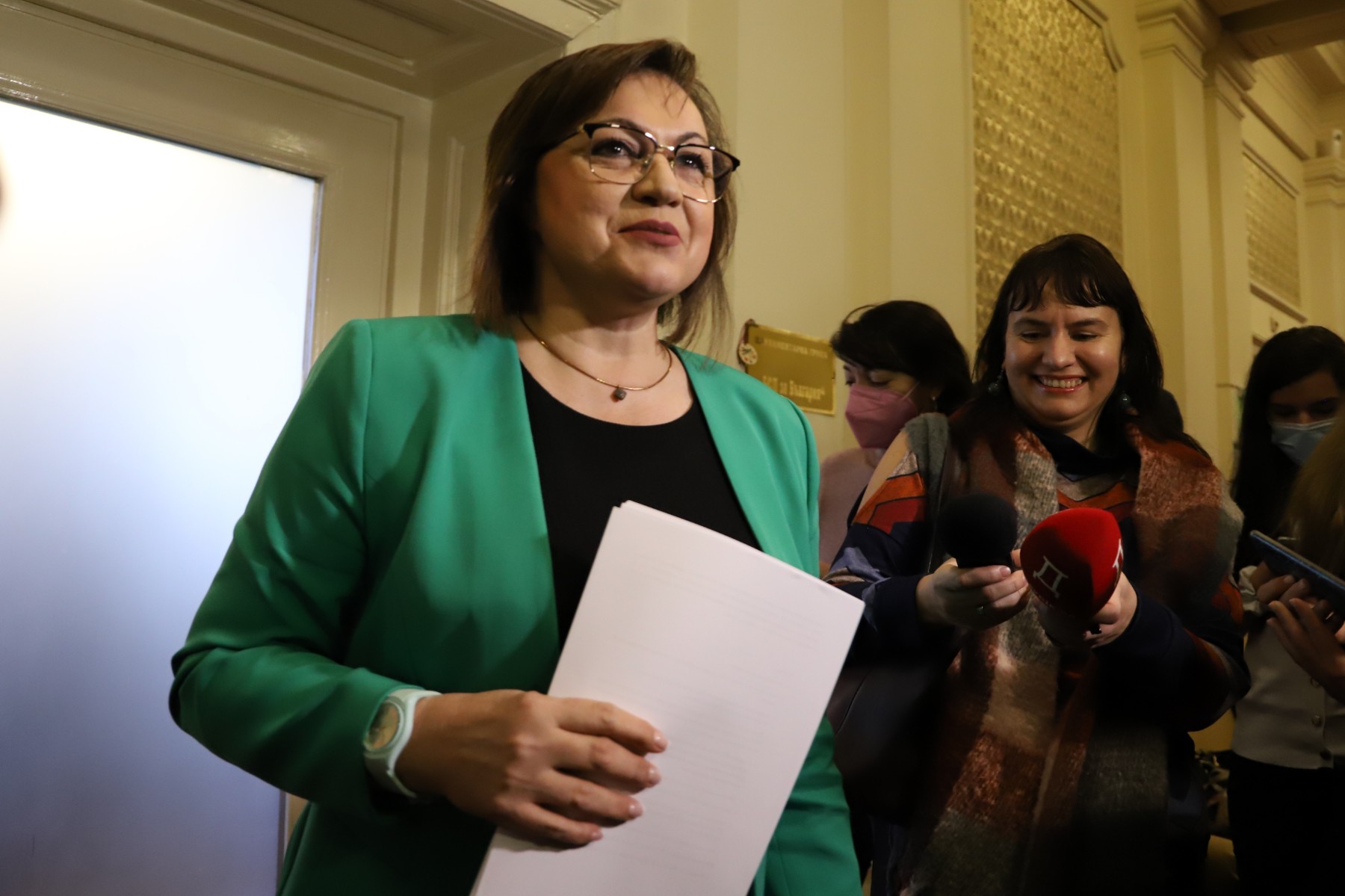 Нинова: Целта ни е да защитим домакинствата от тормоза на колекторските фирми