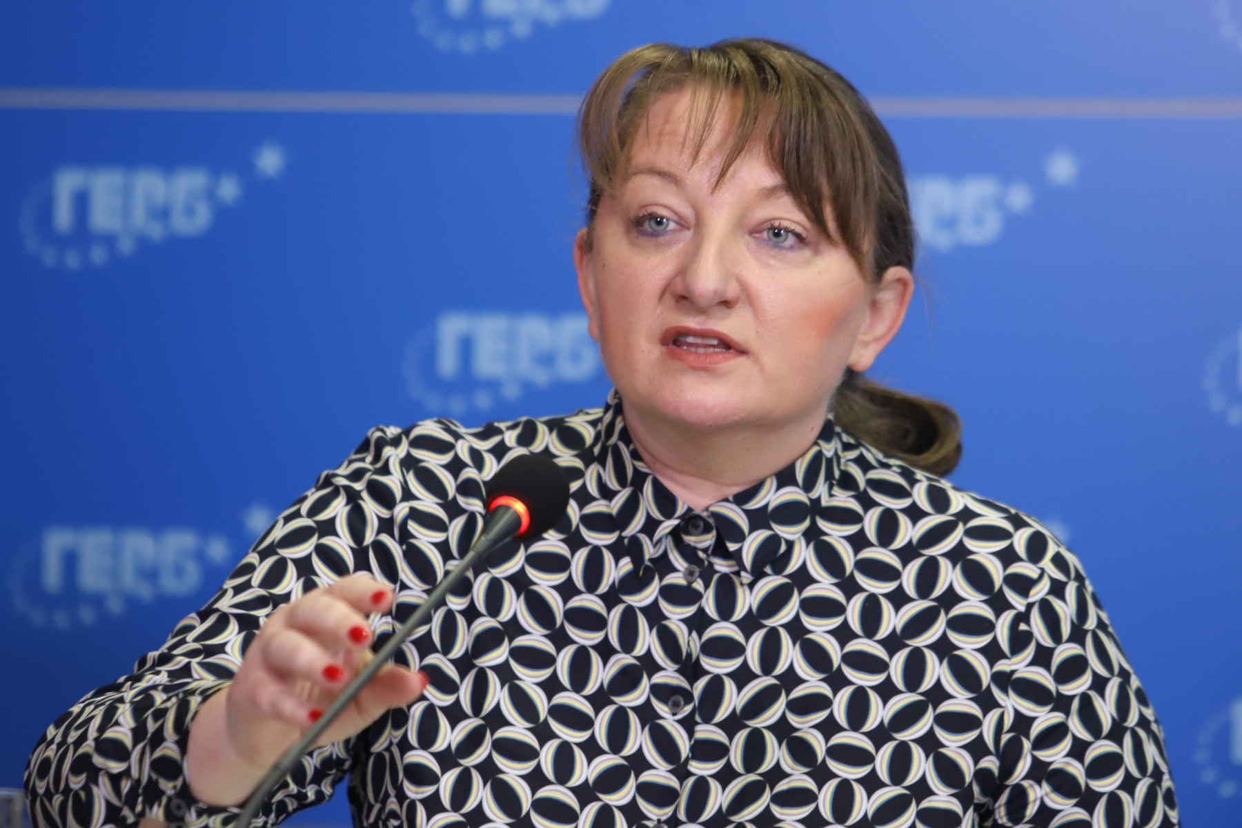 Деница Сачева: Българските граждани са притеснени от повишението на цените