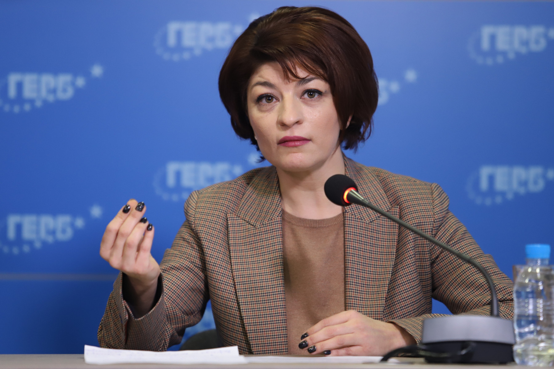 Атанасова: Петков и Рашков са форсмажоретки на Божков